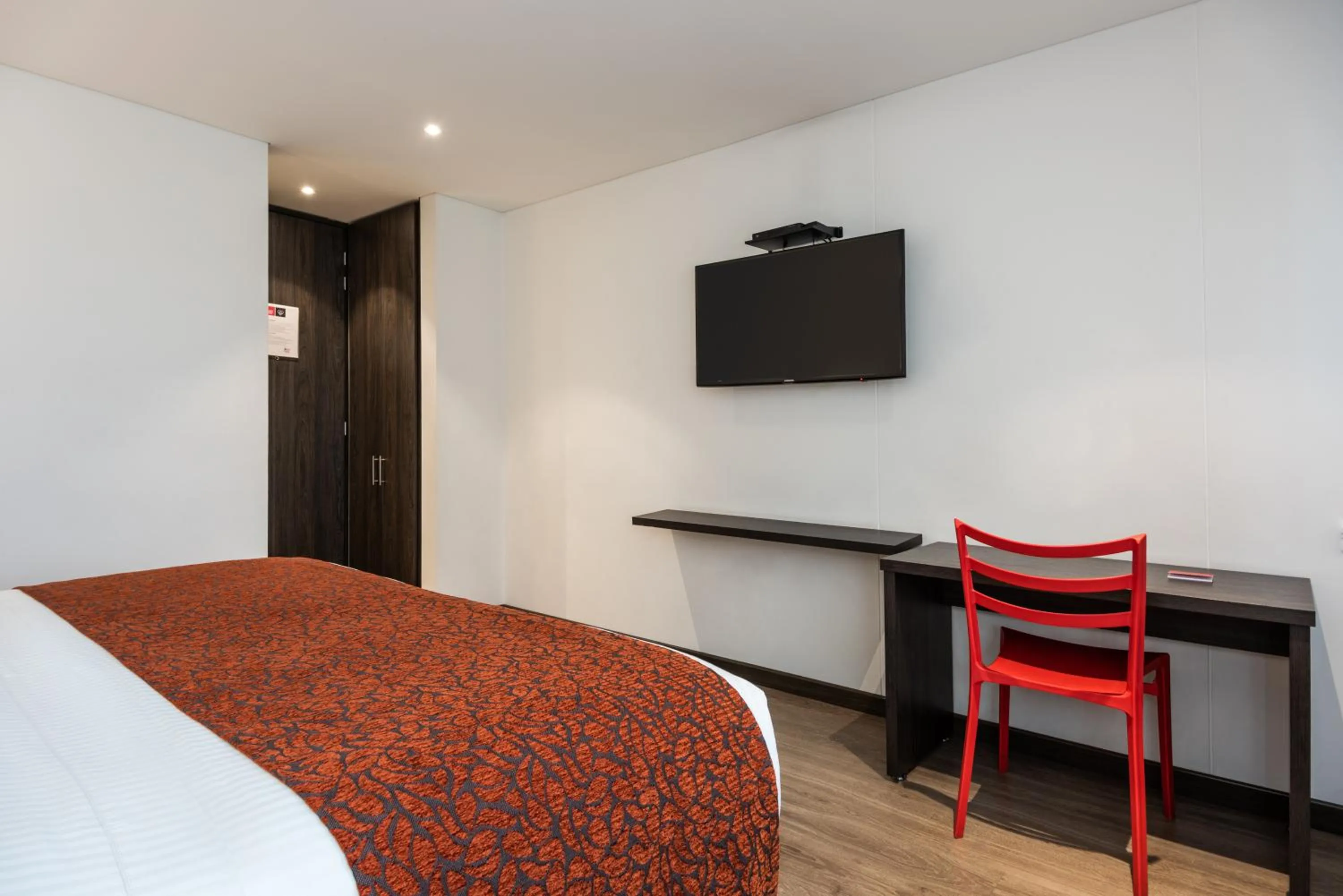 Photo of the whole room, Bed in AZ Hotel