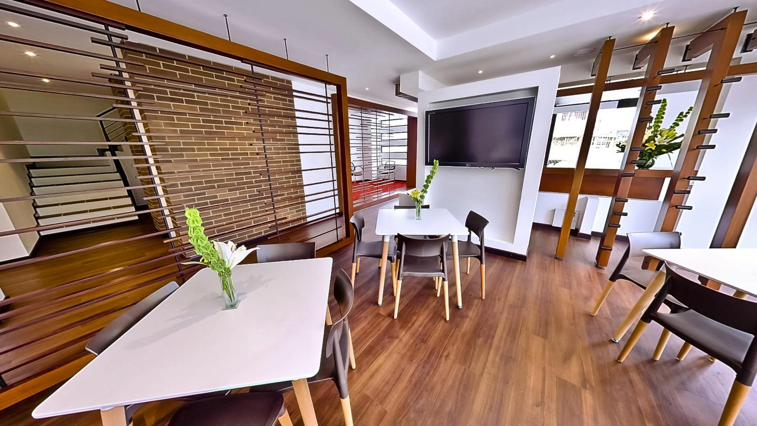 Restaurant/places to eat in AZ Hotel