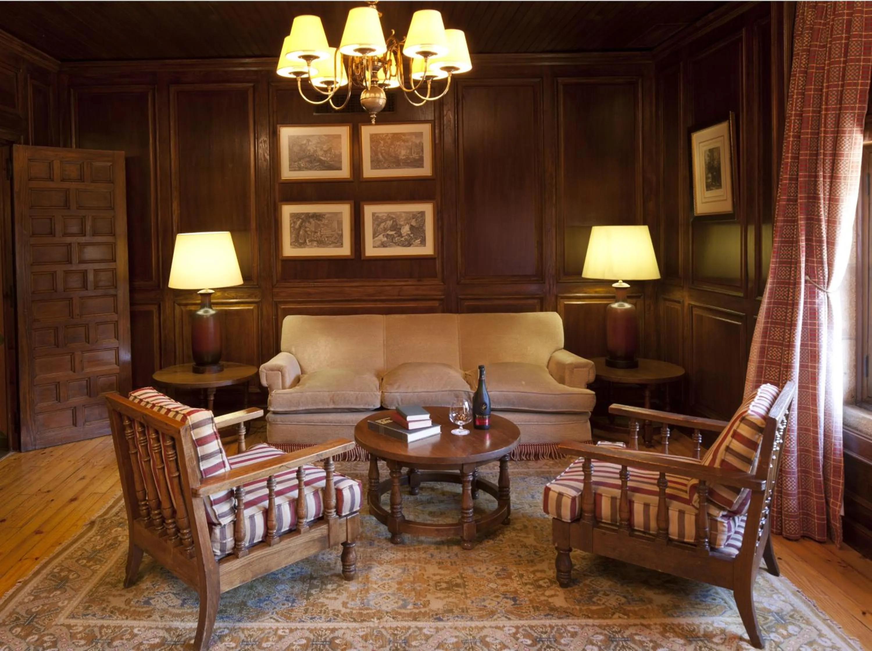 Communal lounge/ TV room in Parador de Cervera de Pisuerga