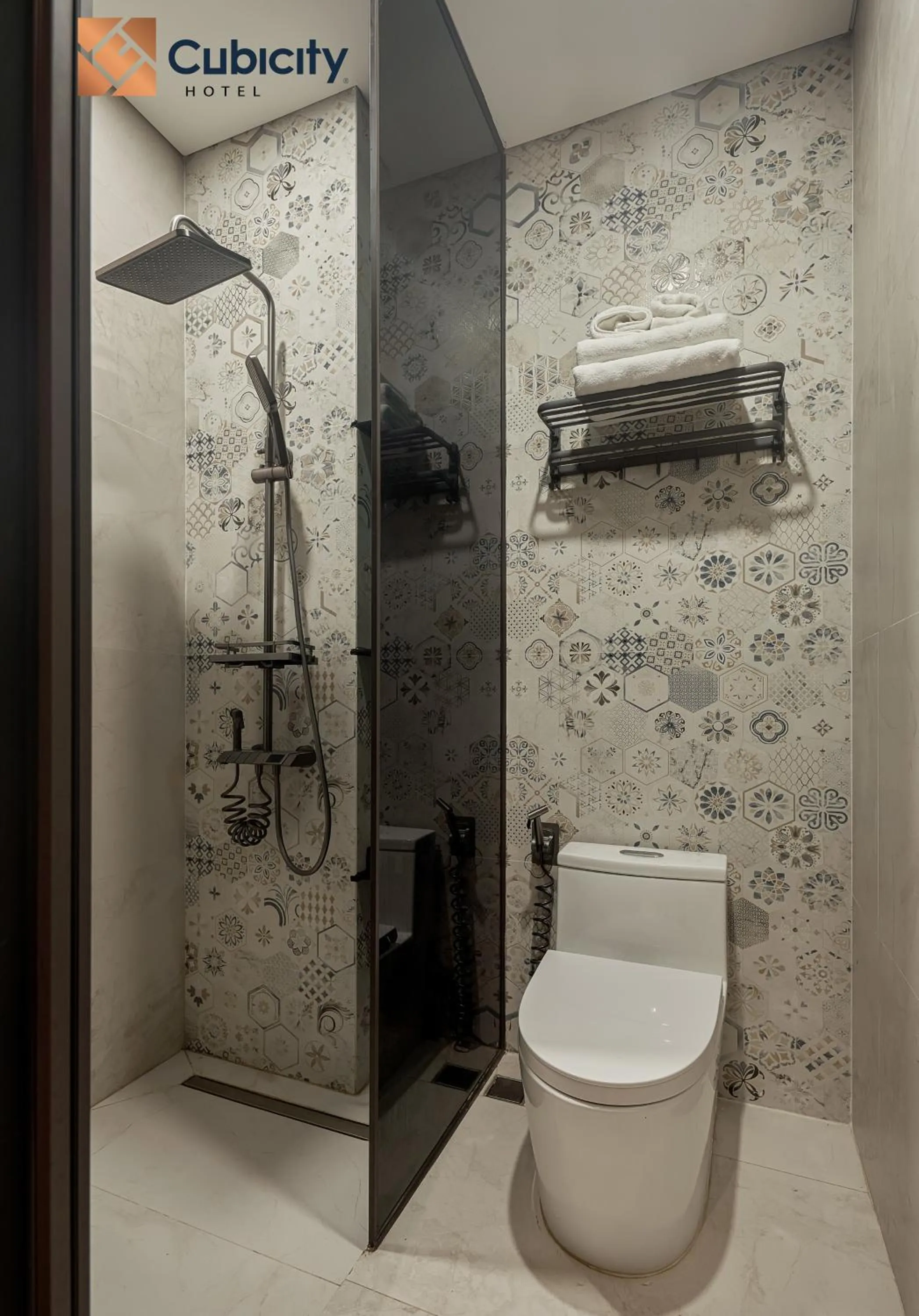 Shower in Cubicity Pho Duc Chinh