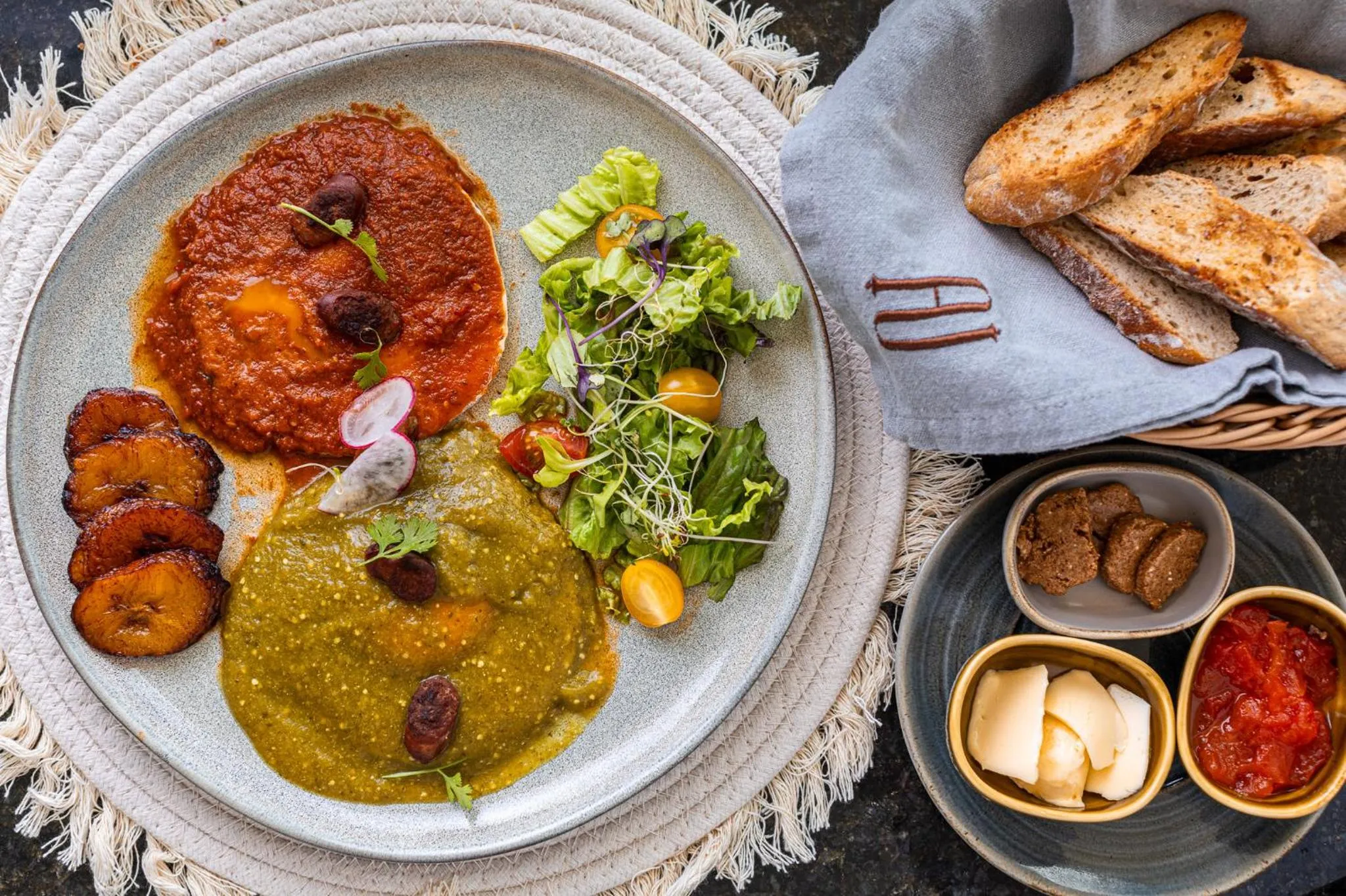 Restaurant/places to eat in Hotel Casa Hipil