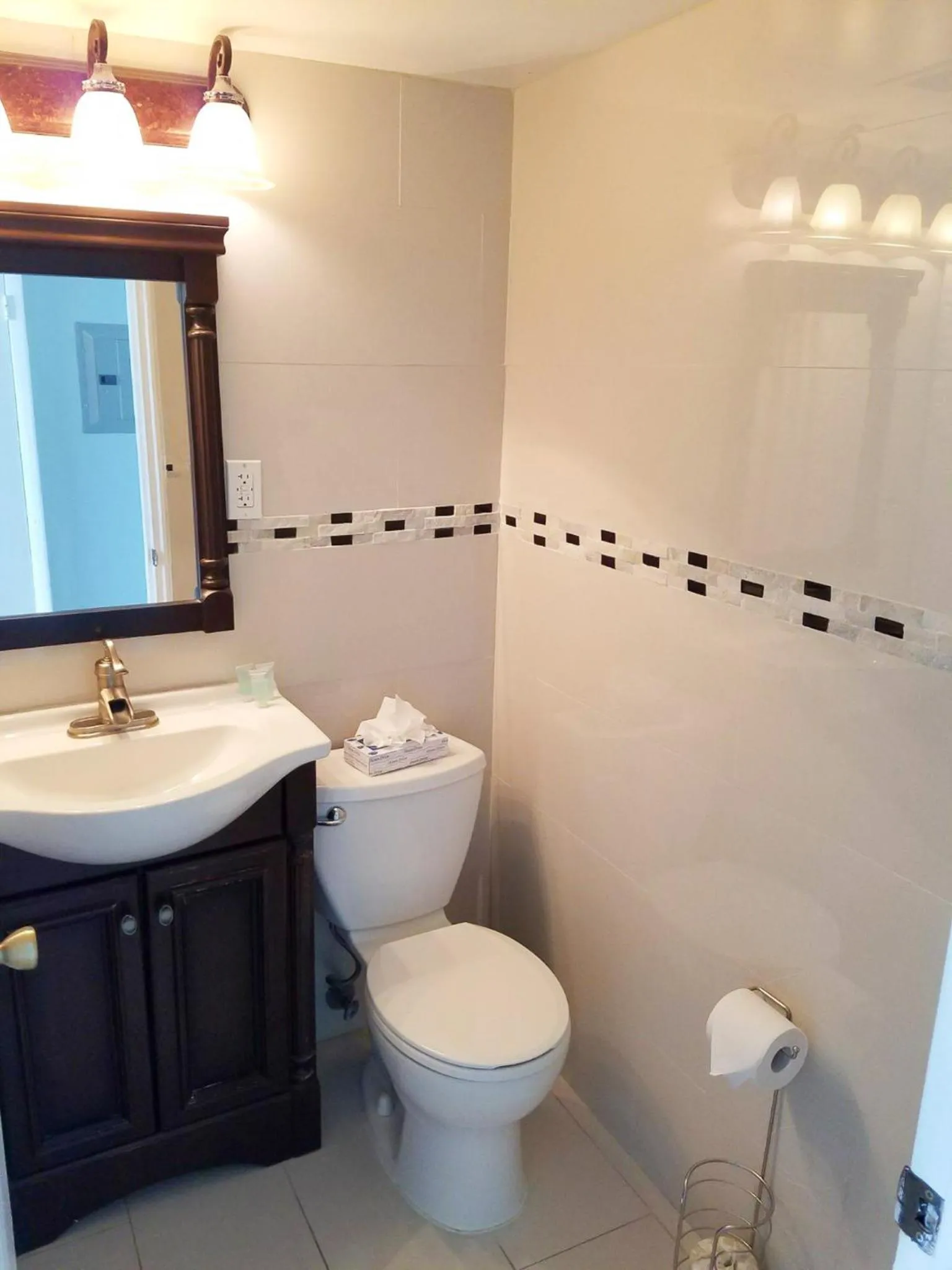 Ocean Front Casablanca Studios with FULL KITCHENS & Beach access By BL Rentals