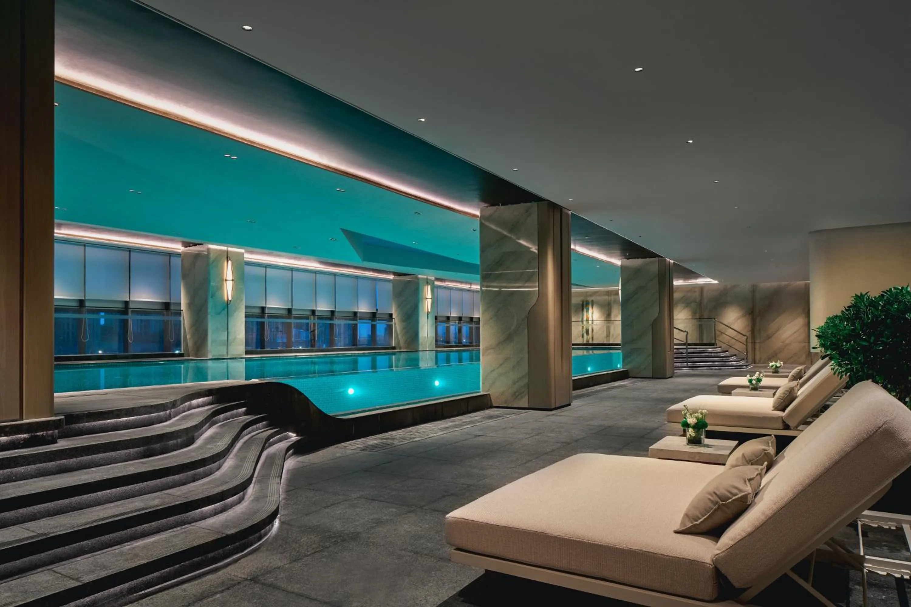 Swimming pool in Crowne Plaza Taixing