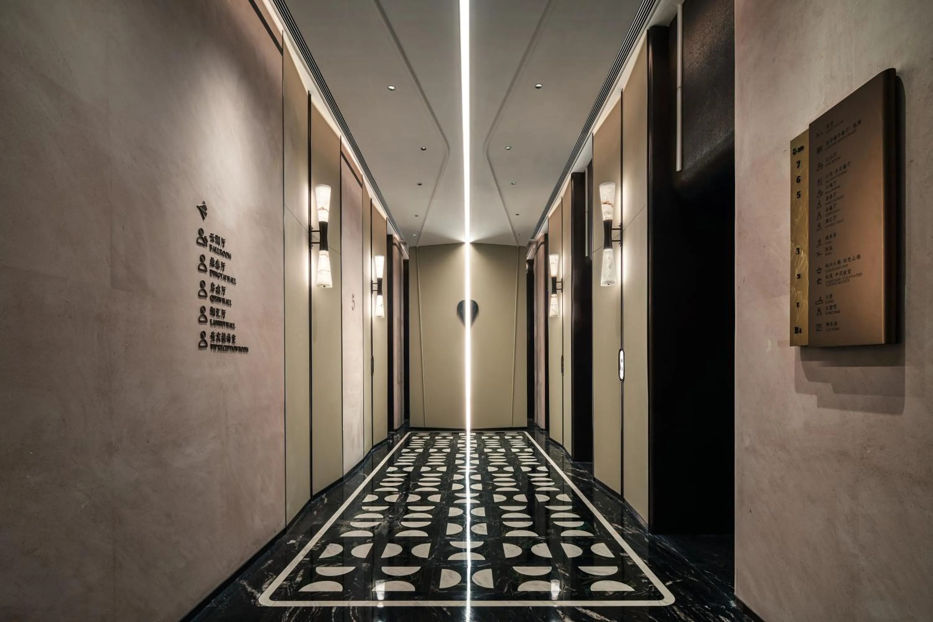 Decorative detail in Crowne Plaza Taixing