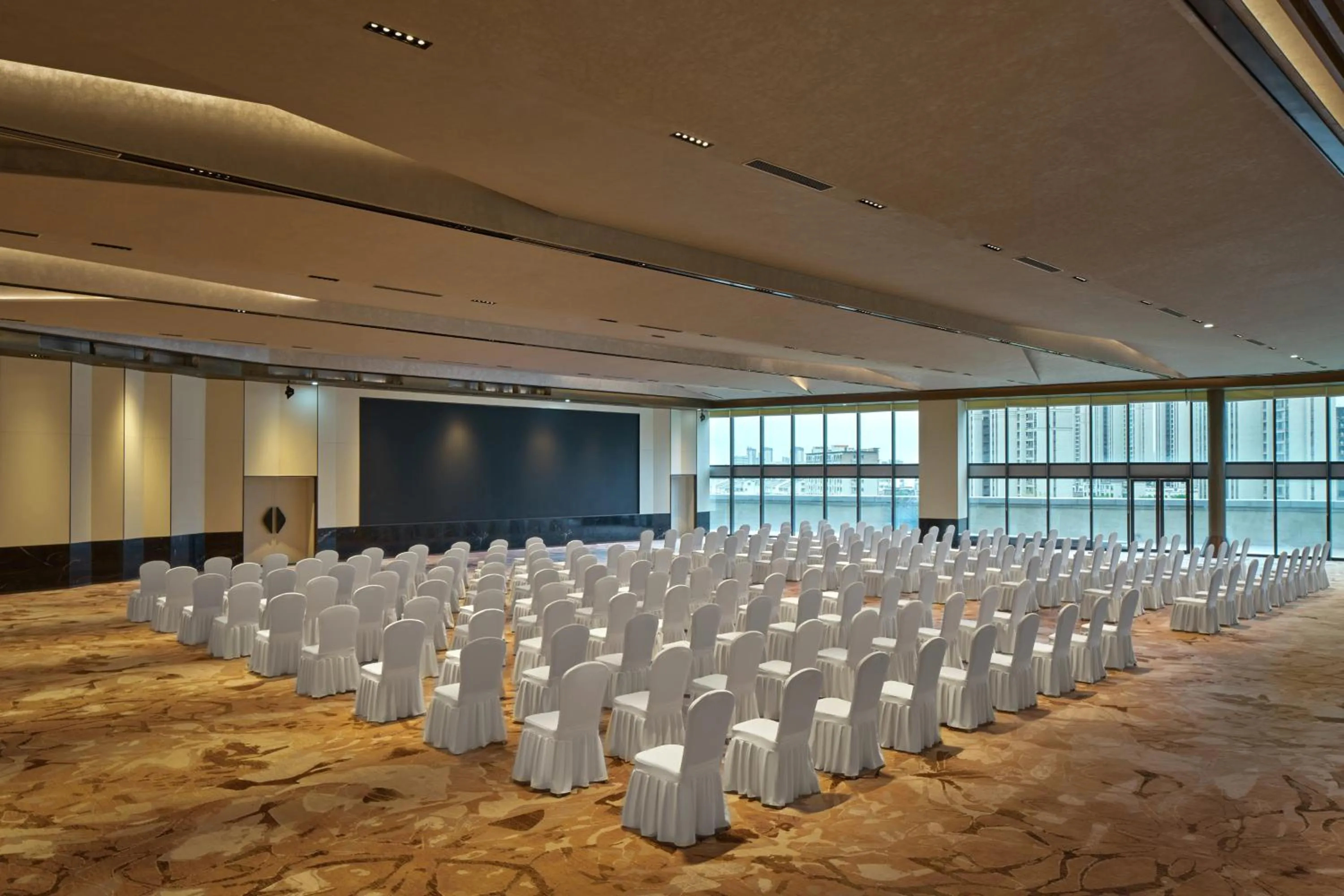 Banquet/Function facilities in Crowne Plaza Taixing