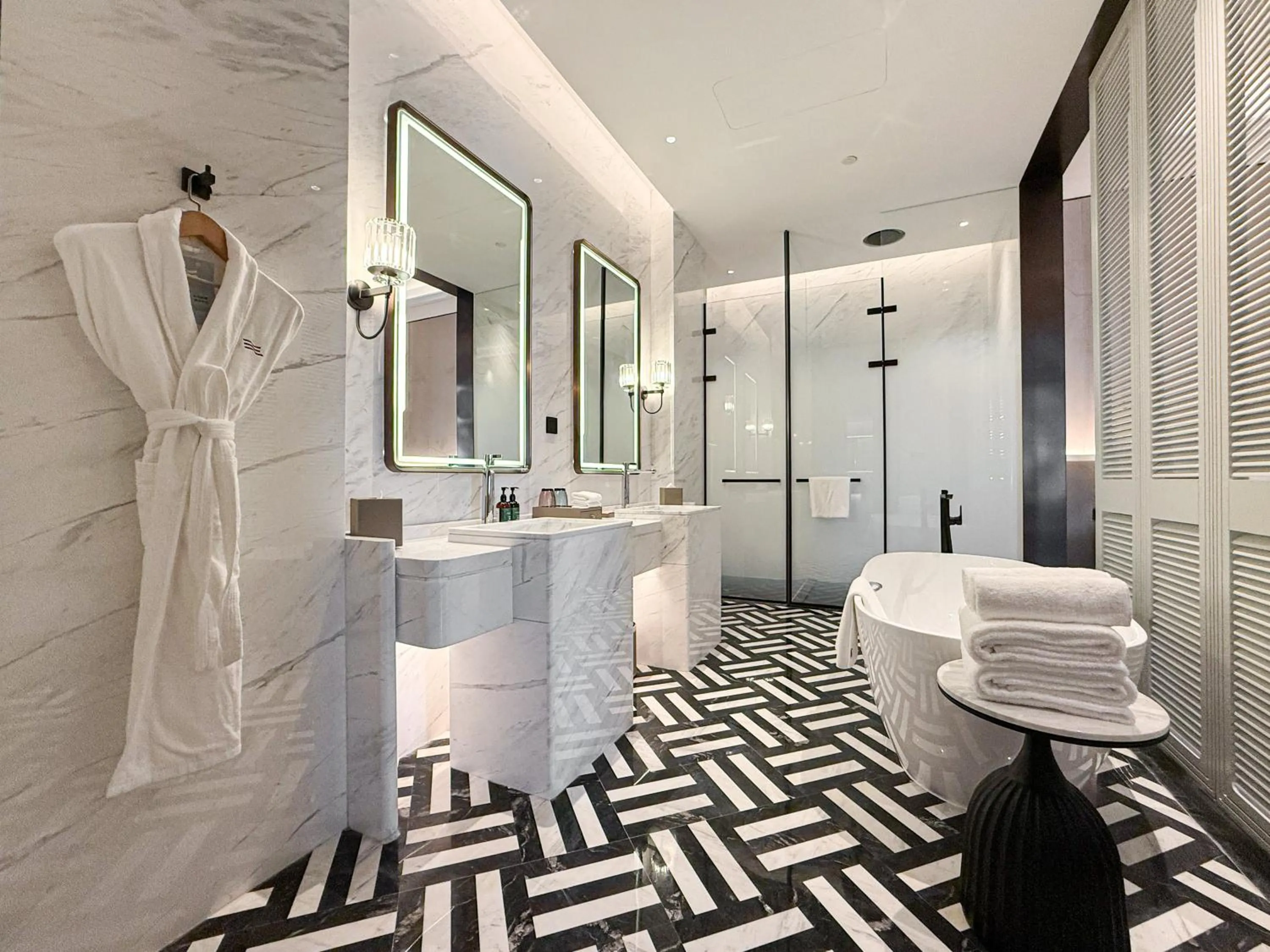 Bedroom in Crowne Plaza Taixing