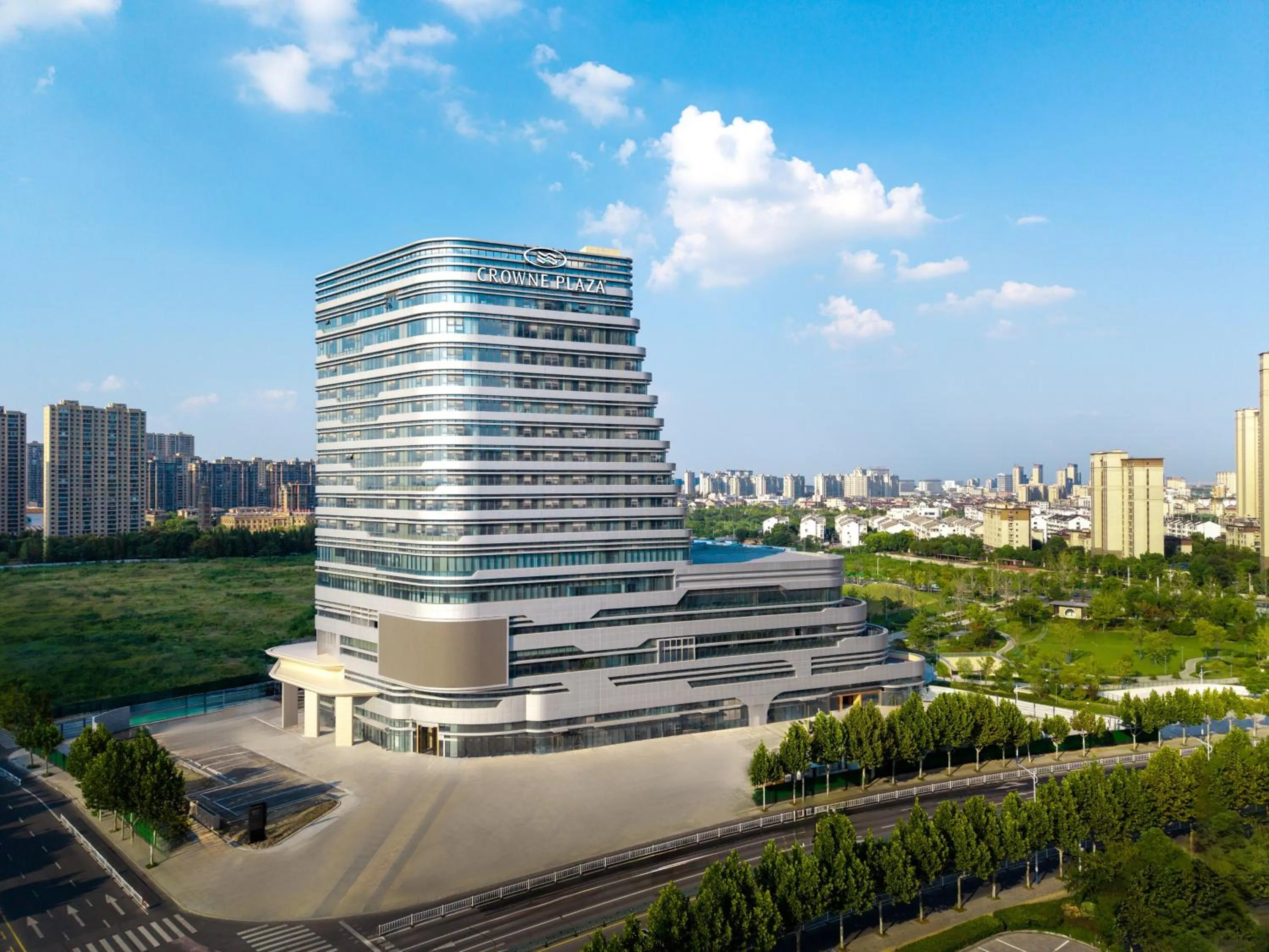 Property building in Crowne Plaza Taixing