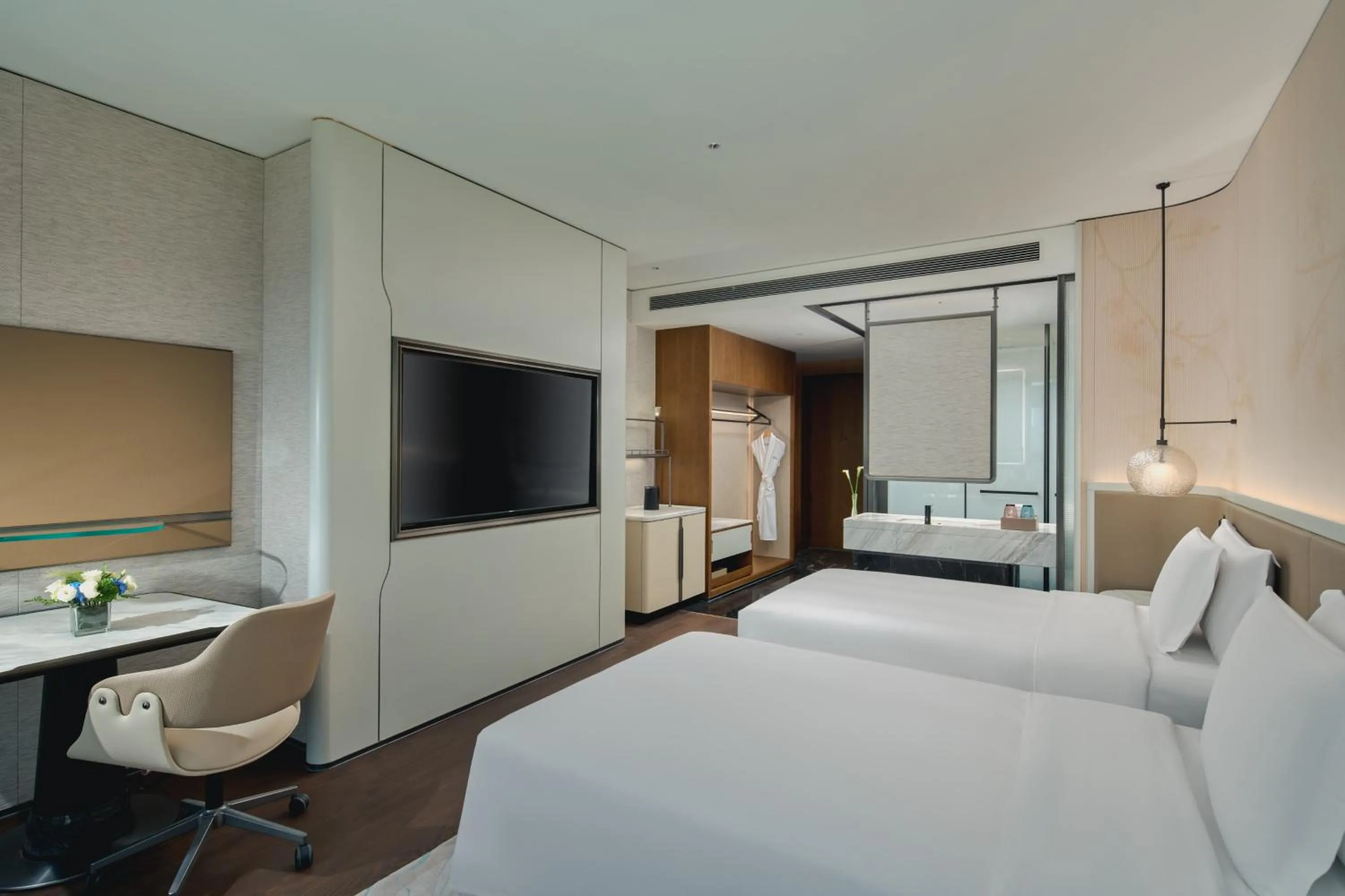 Photo of the whole room, Bed in Crowne Plaza Taixing