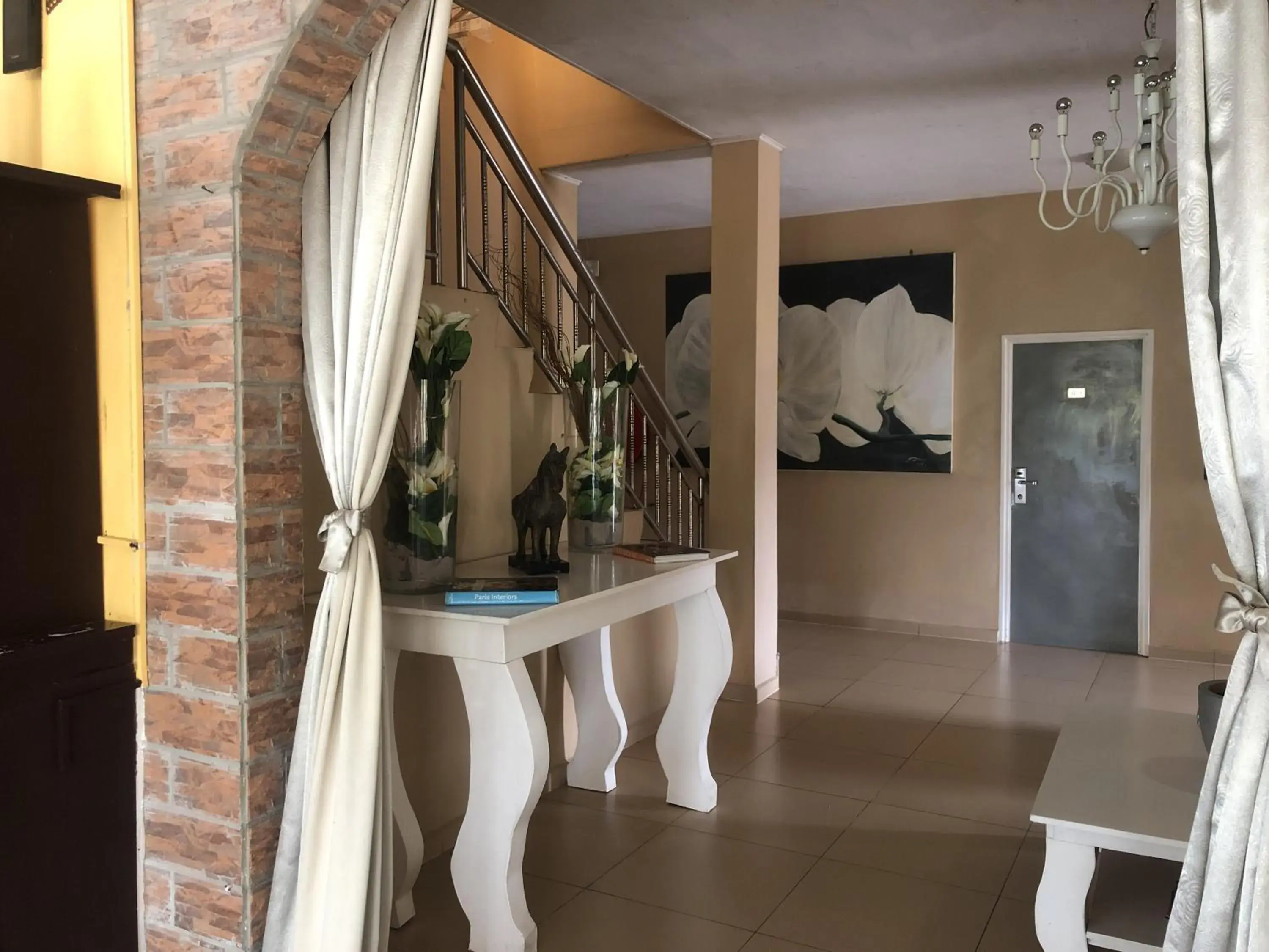 Deluxe Double or Twin Room in Hotel Bar Restaurant Emergency 911 STO LK GROUP Deluxe Double or Twin Room in Hotel Bar Restaurant Emergency 911 STO LK GROUP