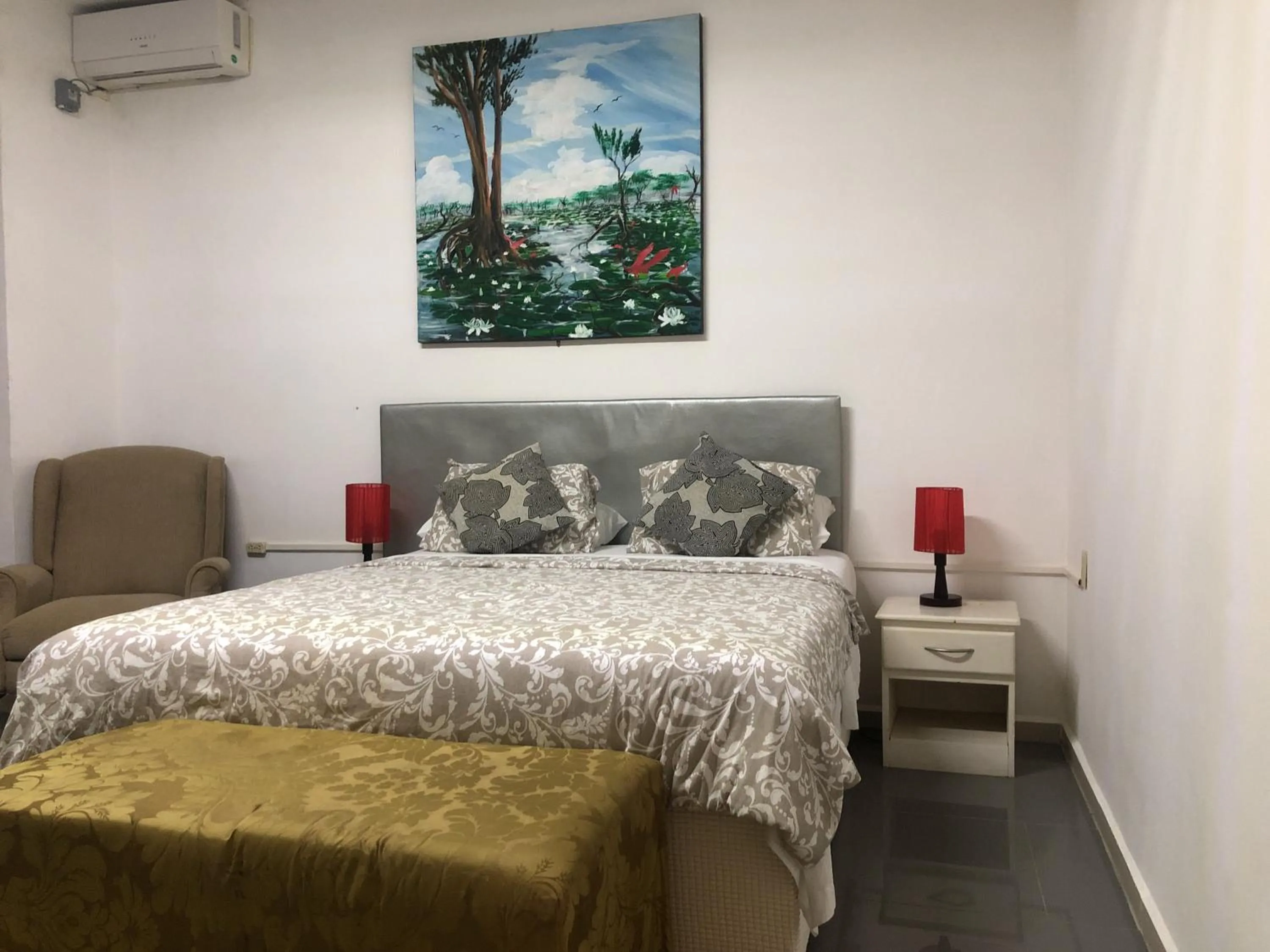 Hotel Bar Restaurant Emergency 911 STO LK GROUP