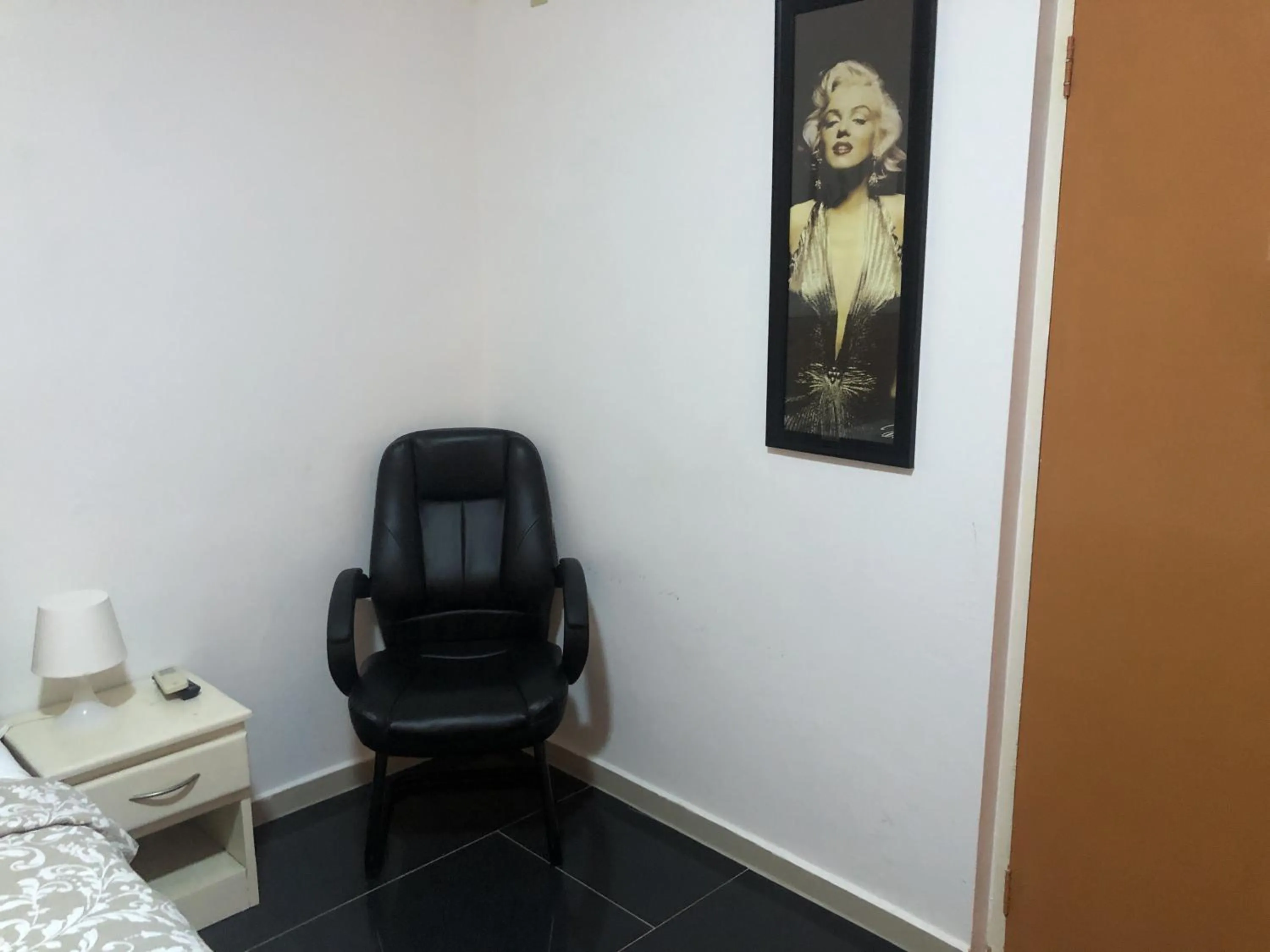 Hotel Bar Restaurant Emergency 911 STO LK GROUP