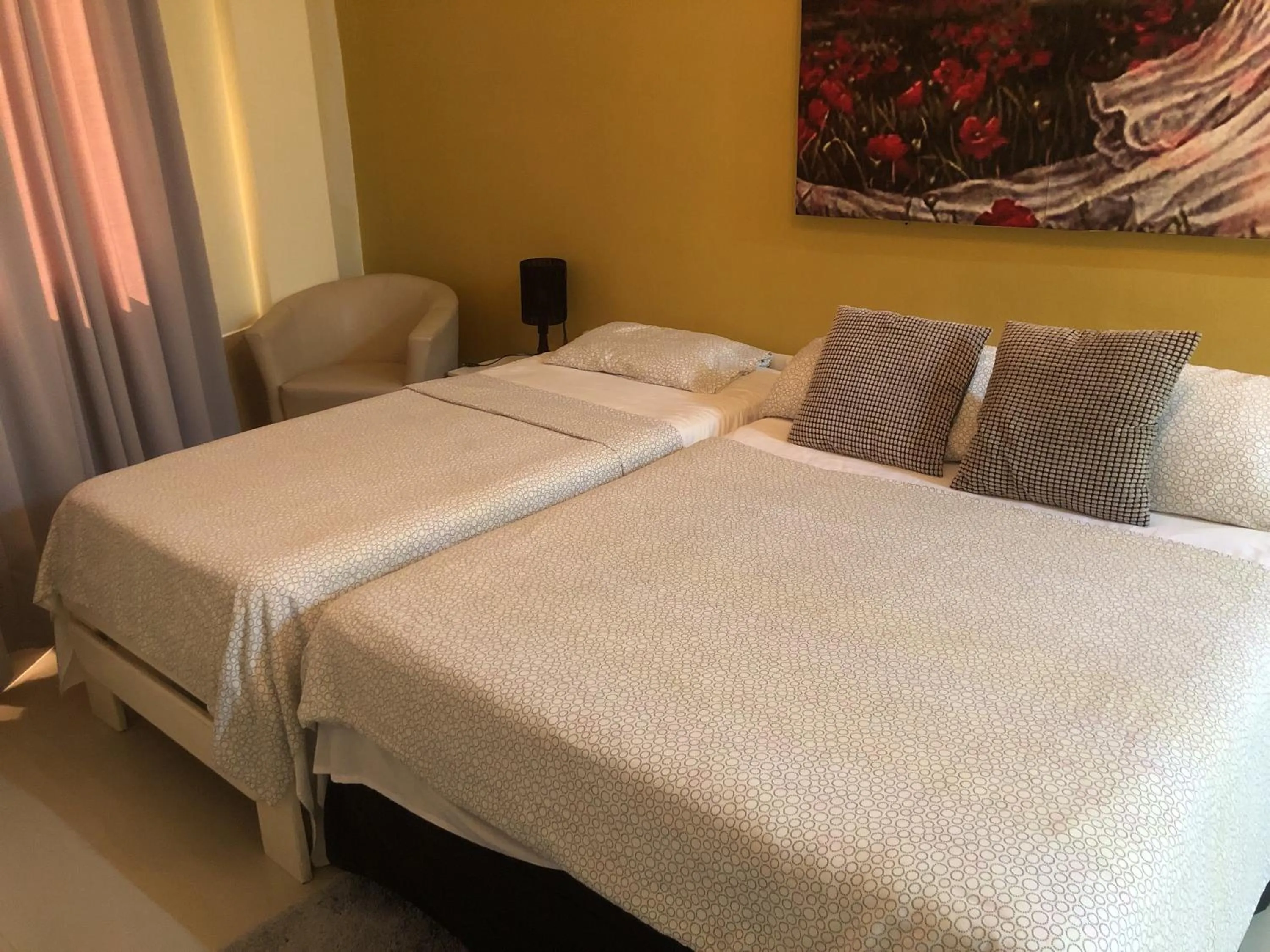 Hotel Bar Restaurant Emergency 911 STO LK GROUP