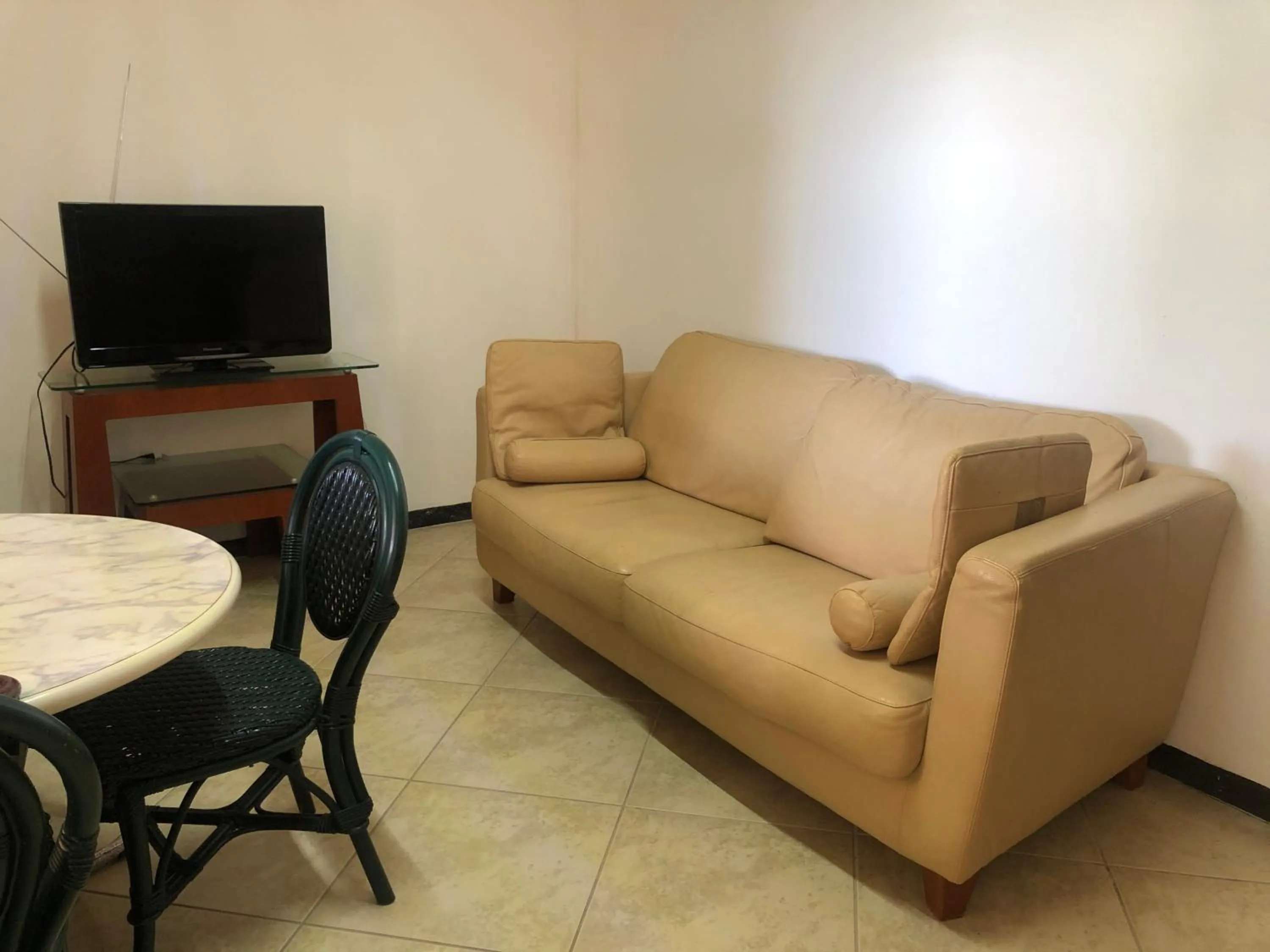 Hotel Bar Restaurant Emergency 911 STO LK GROUP