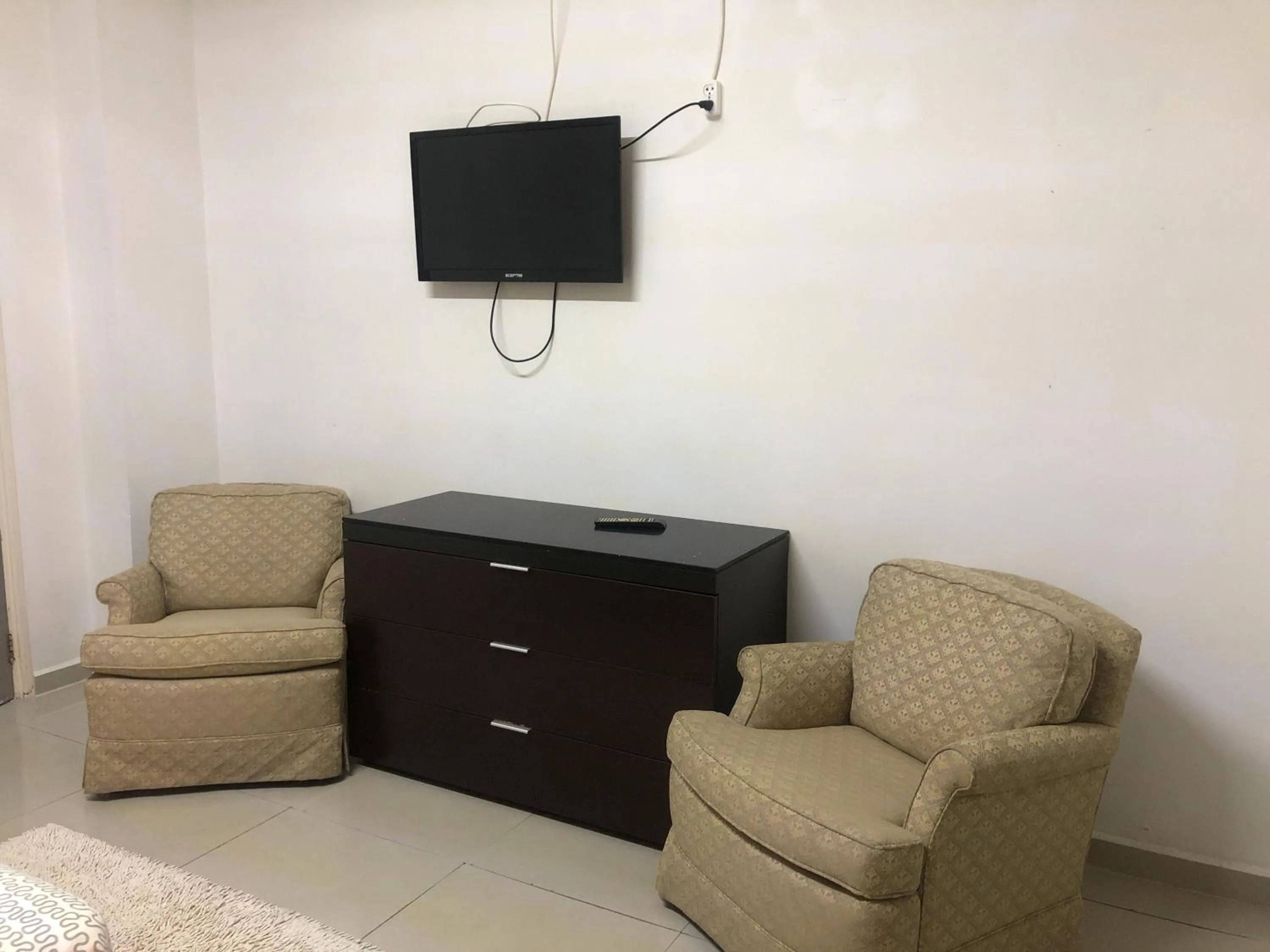 Hotel Bar Restaurant Emergency 911 STO LK GROUP