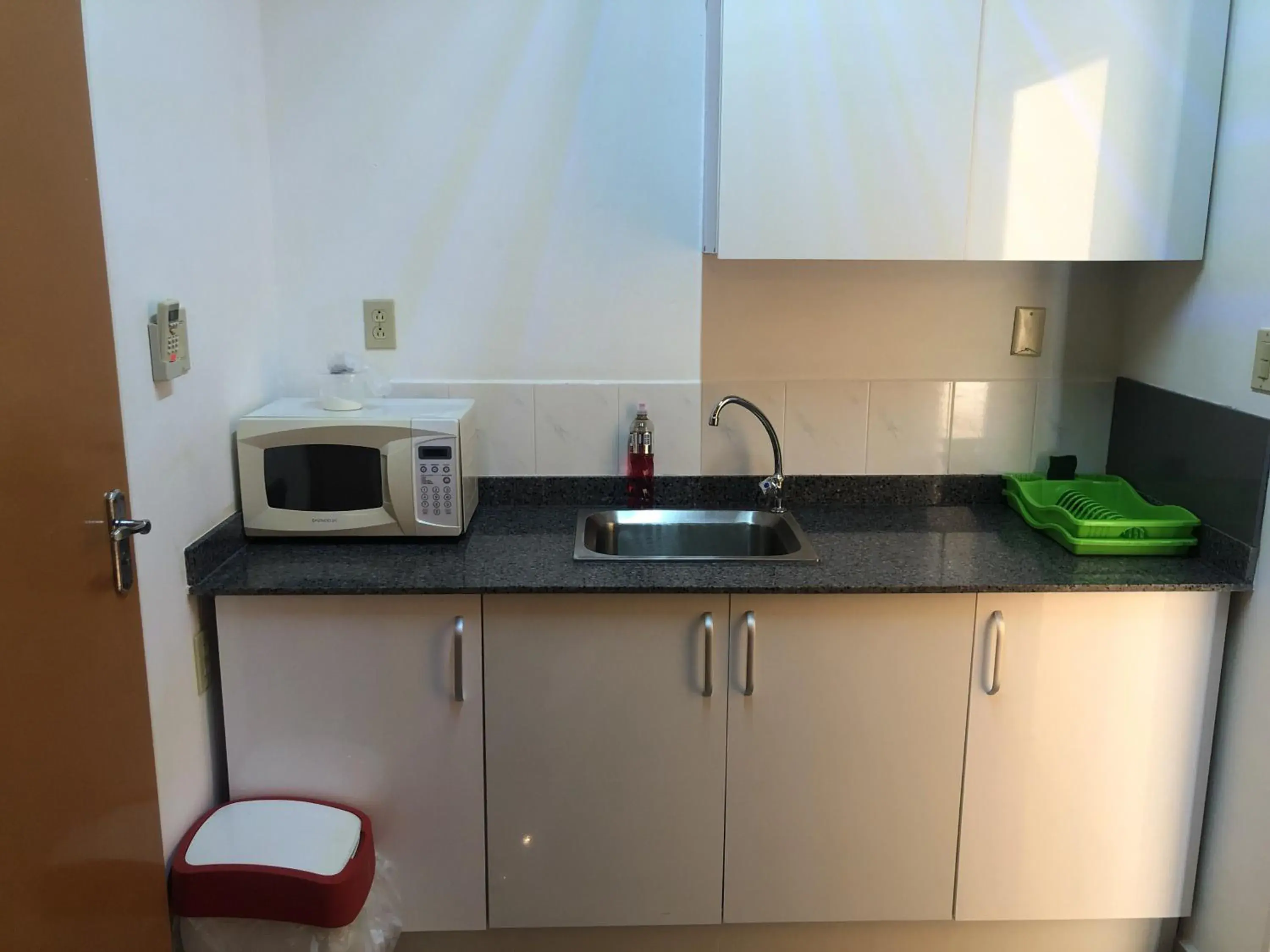 Deluxe Triple Room in Hotel Bar Restaurant Emergency 911 STO LK GROUP Deluxe Triple Room in Hotel Bar Restaurant Emergency 911 STO LK GROUP