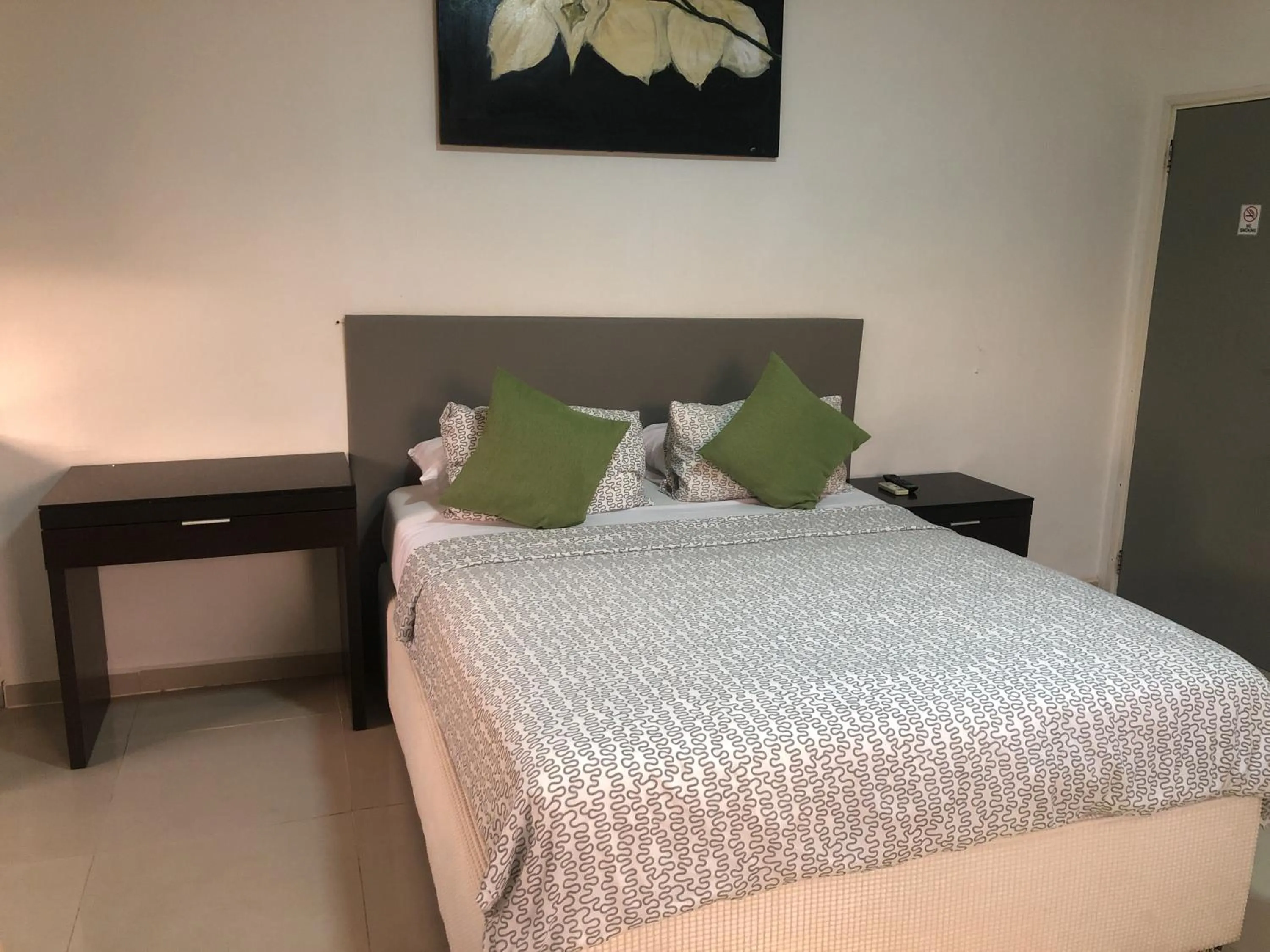 Hotel Bar Restaurant Emergency 911 STO LK GROUP