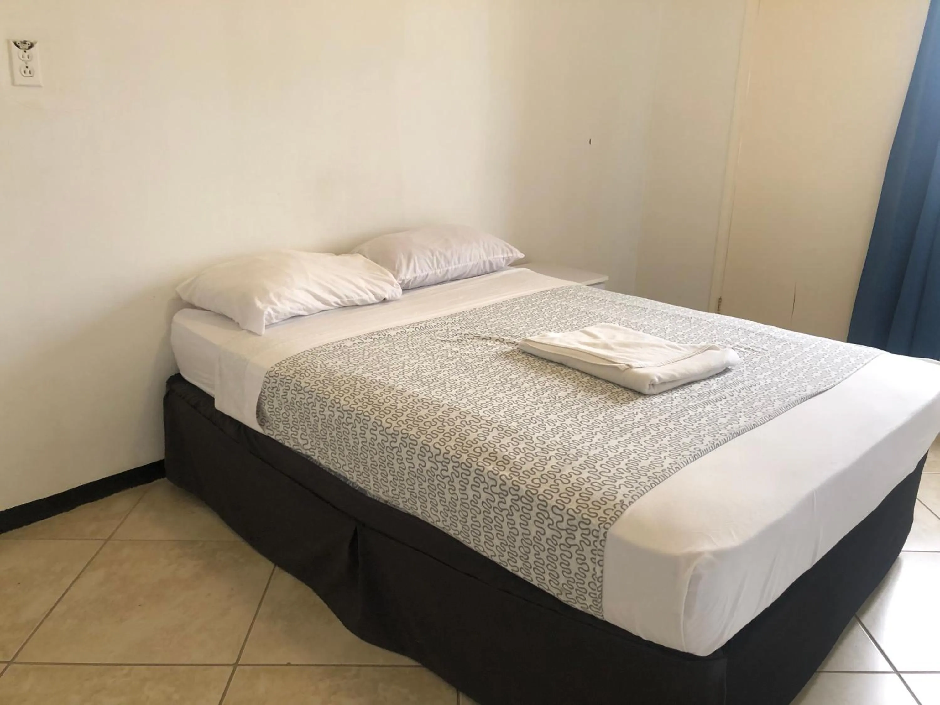 Hotel Bar Restaurant Emergency 911 STO LK GROUP