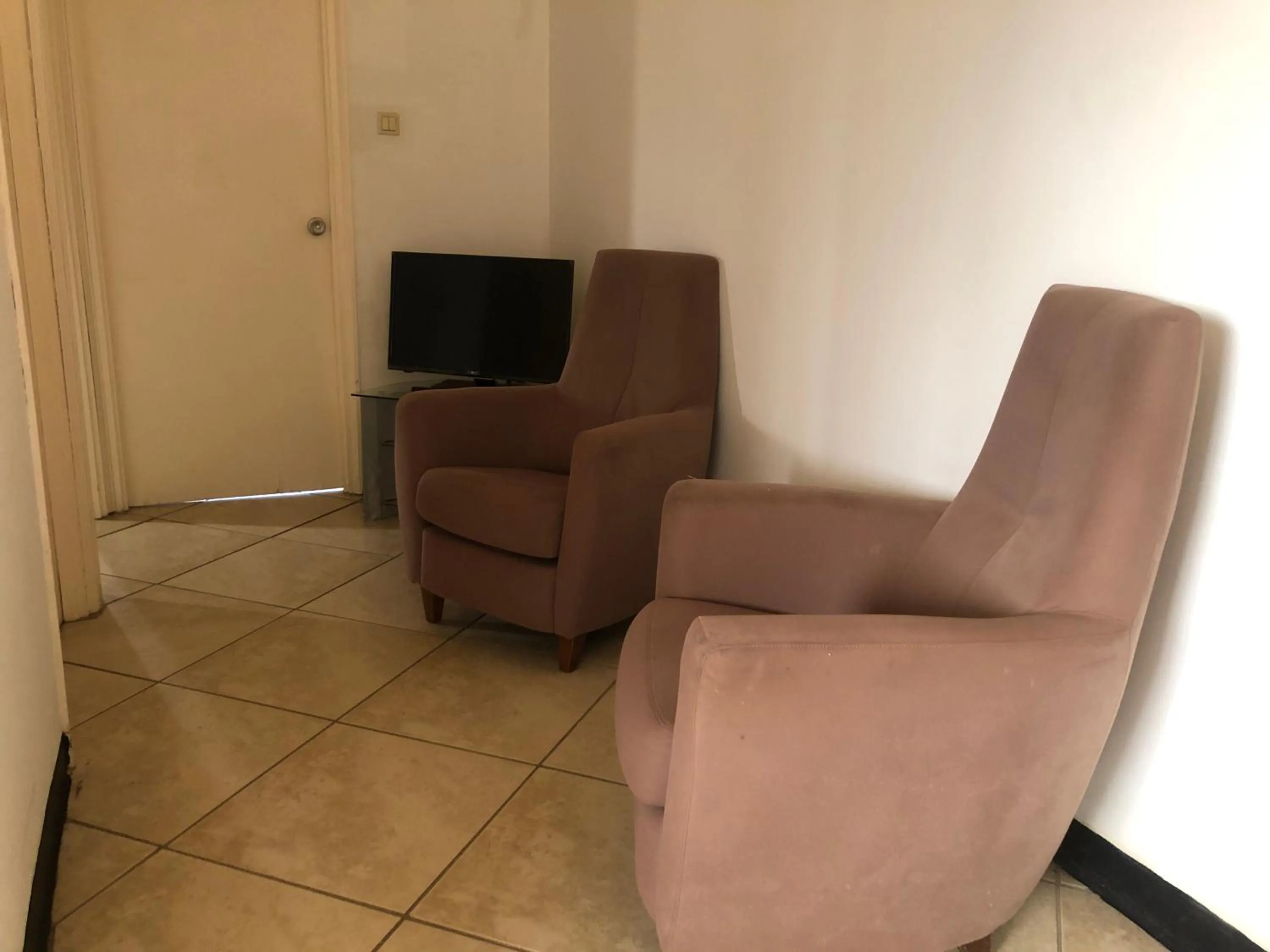 Hotel Bar Restaurant Emergency 911 STO LK GROUP