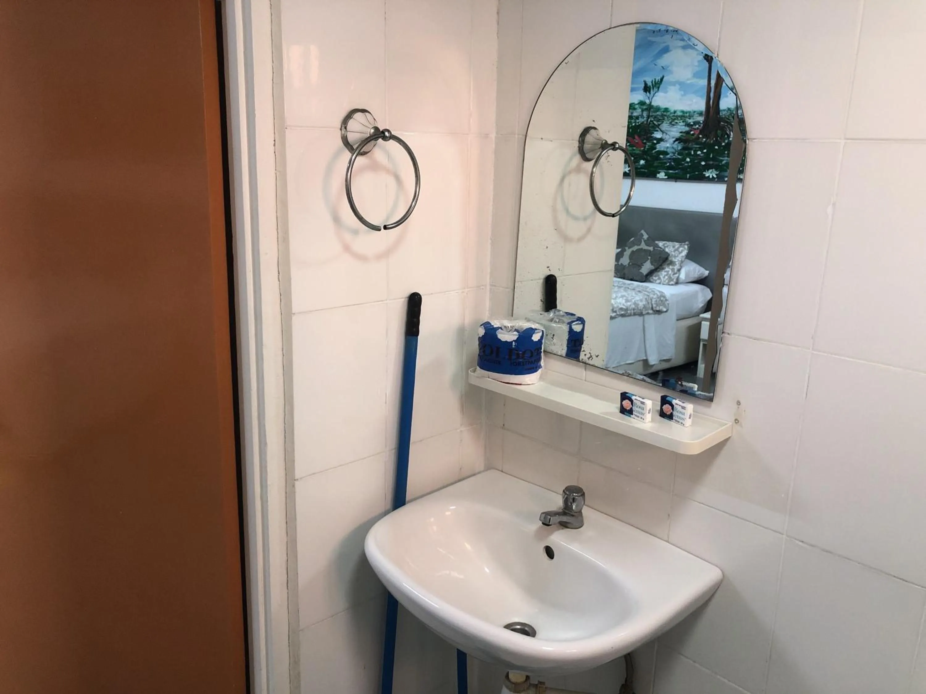 Hotel Bar Restaurant Emergency 911 STO LK GROUP