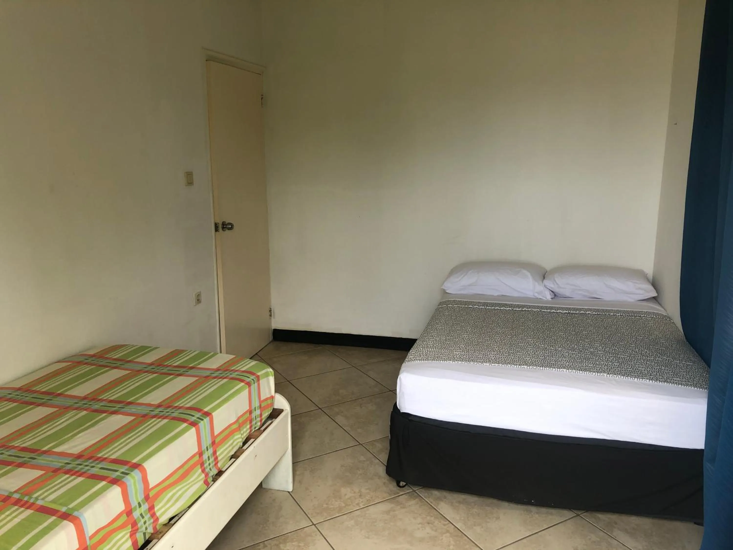 Hotel Bar Restaurant Emergency 911 STO LK GROUP