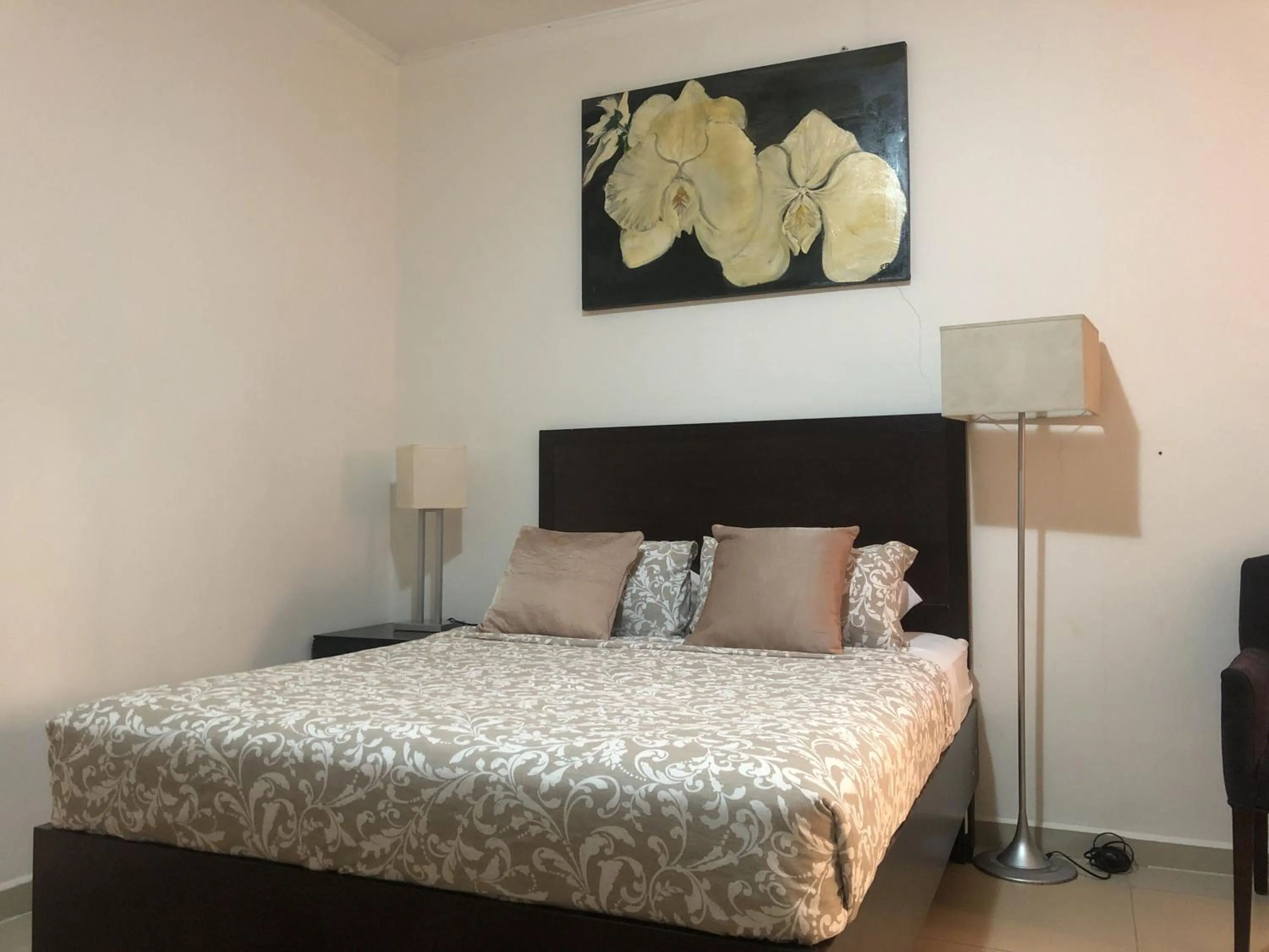 Hotel Bar Restaurant Emergency 911 STO LK GROUP