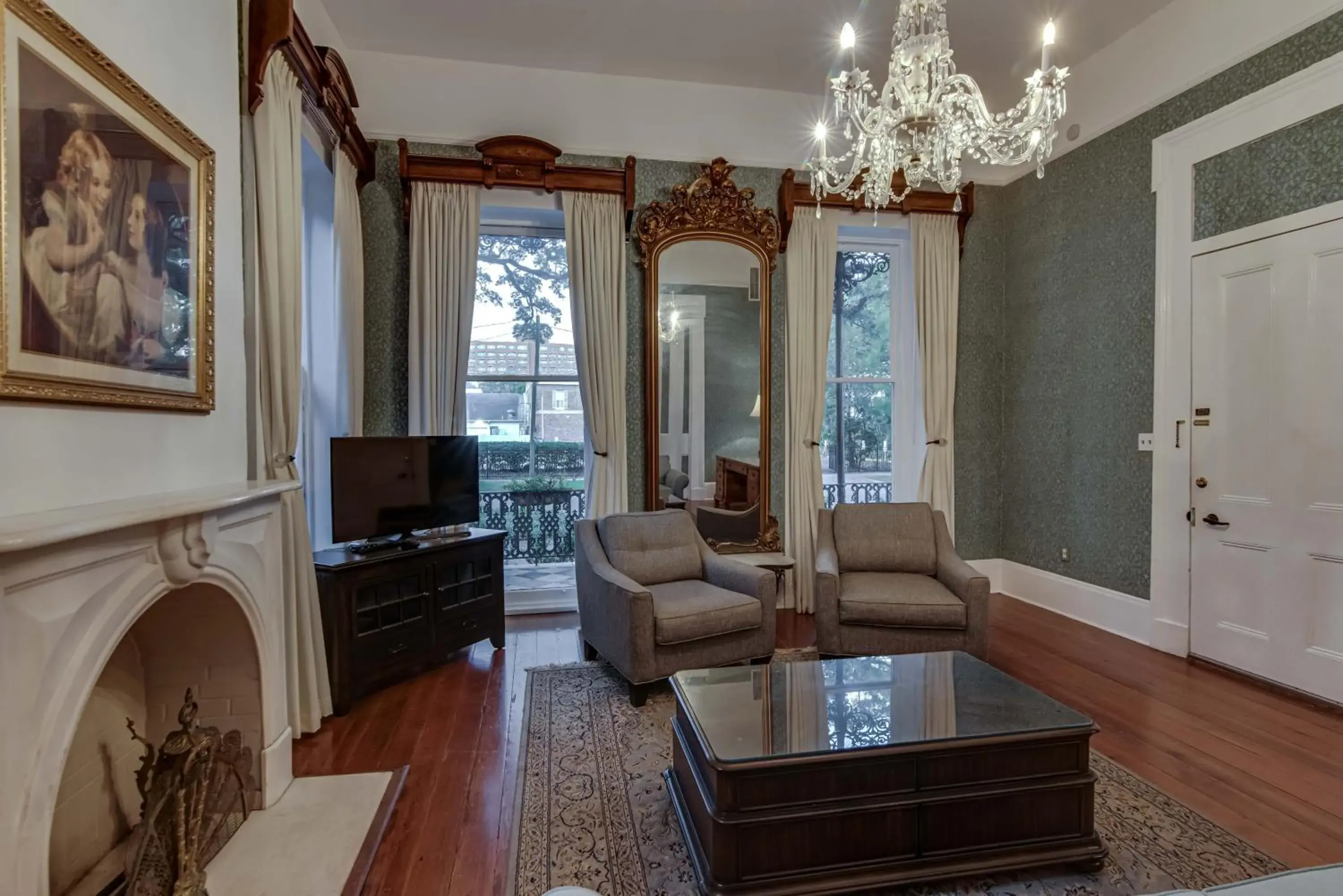 King Bed Historic Suite in Malaga Inn King Bed Historic Suite in Malaga Inn