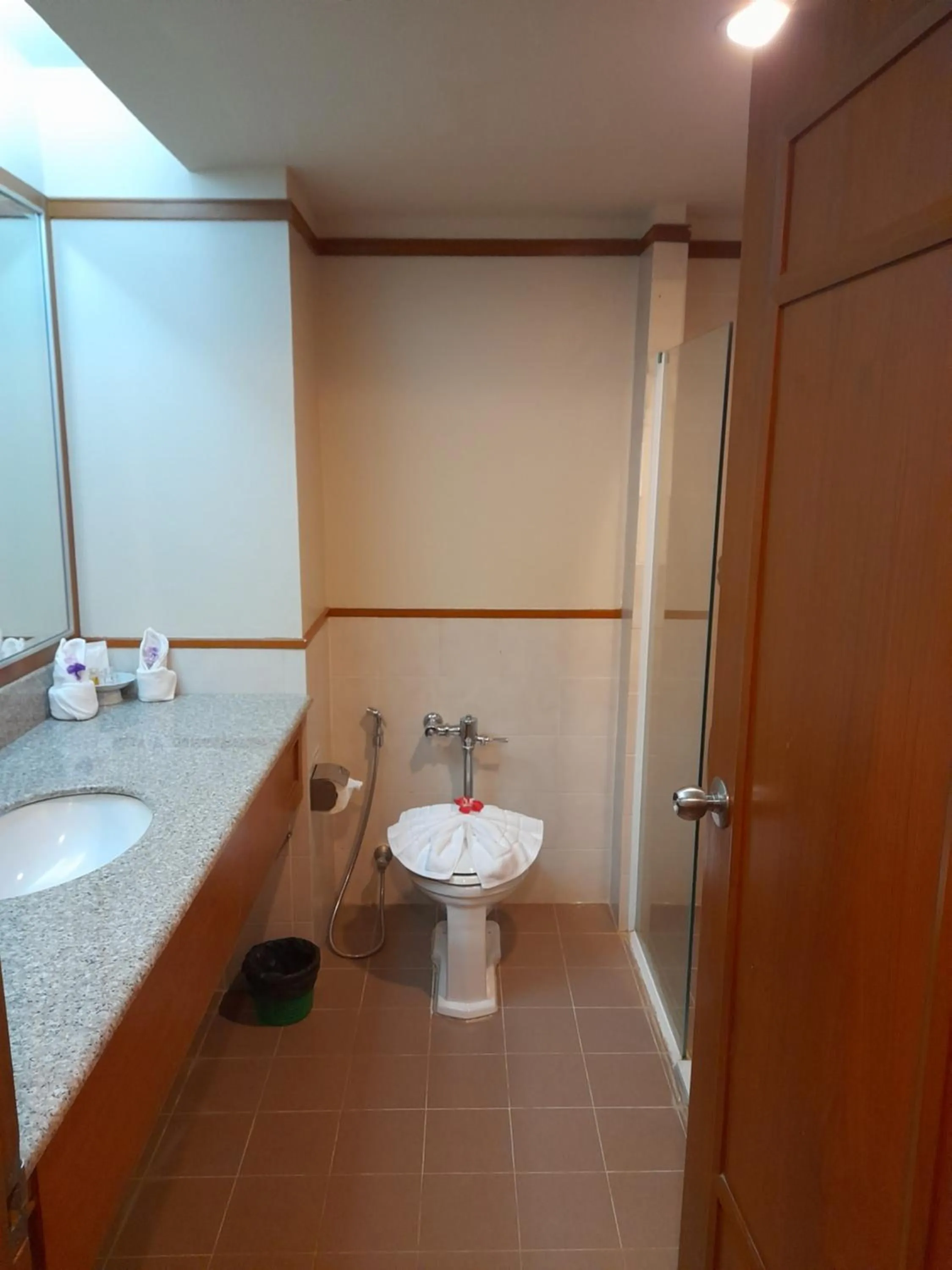 Bathroom in Songphanburi Hotel