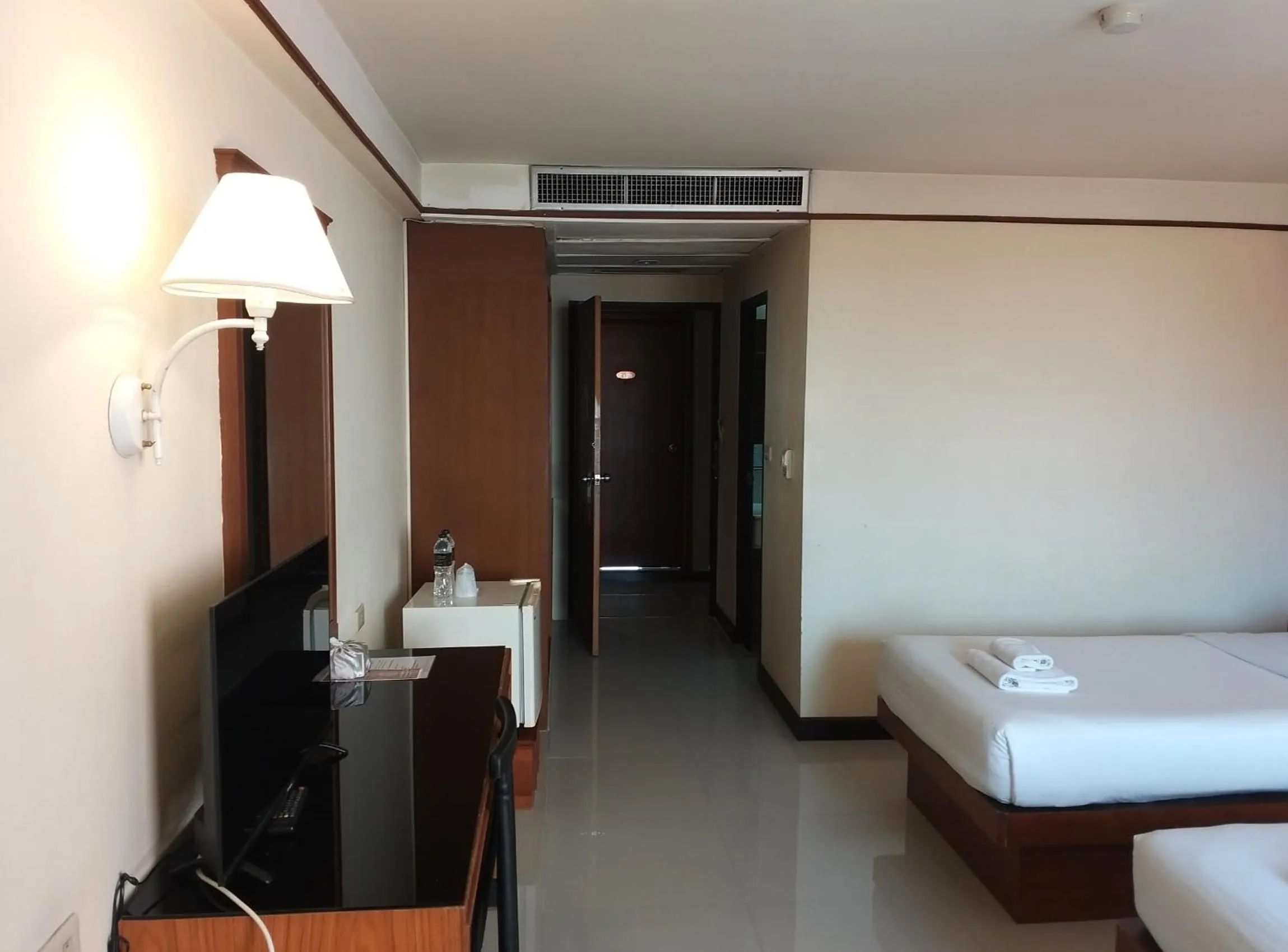 Bedroom, Bed in Songphanburi Hotel