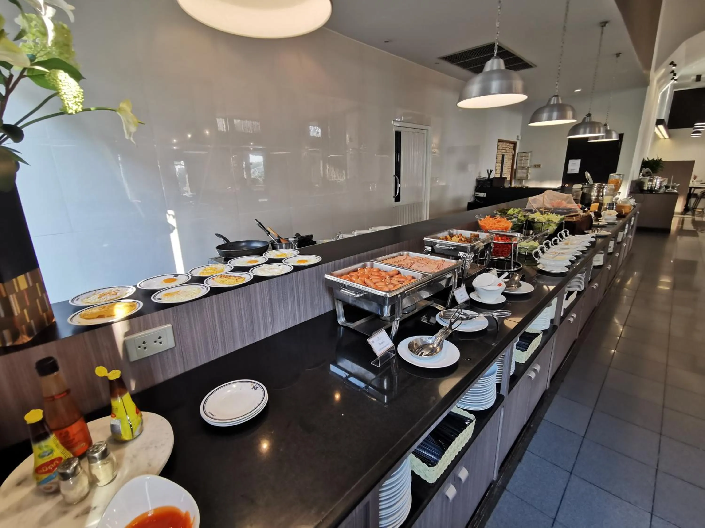 Buffet breakfast in Songphanburi Hotel