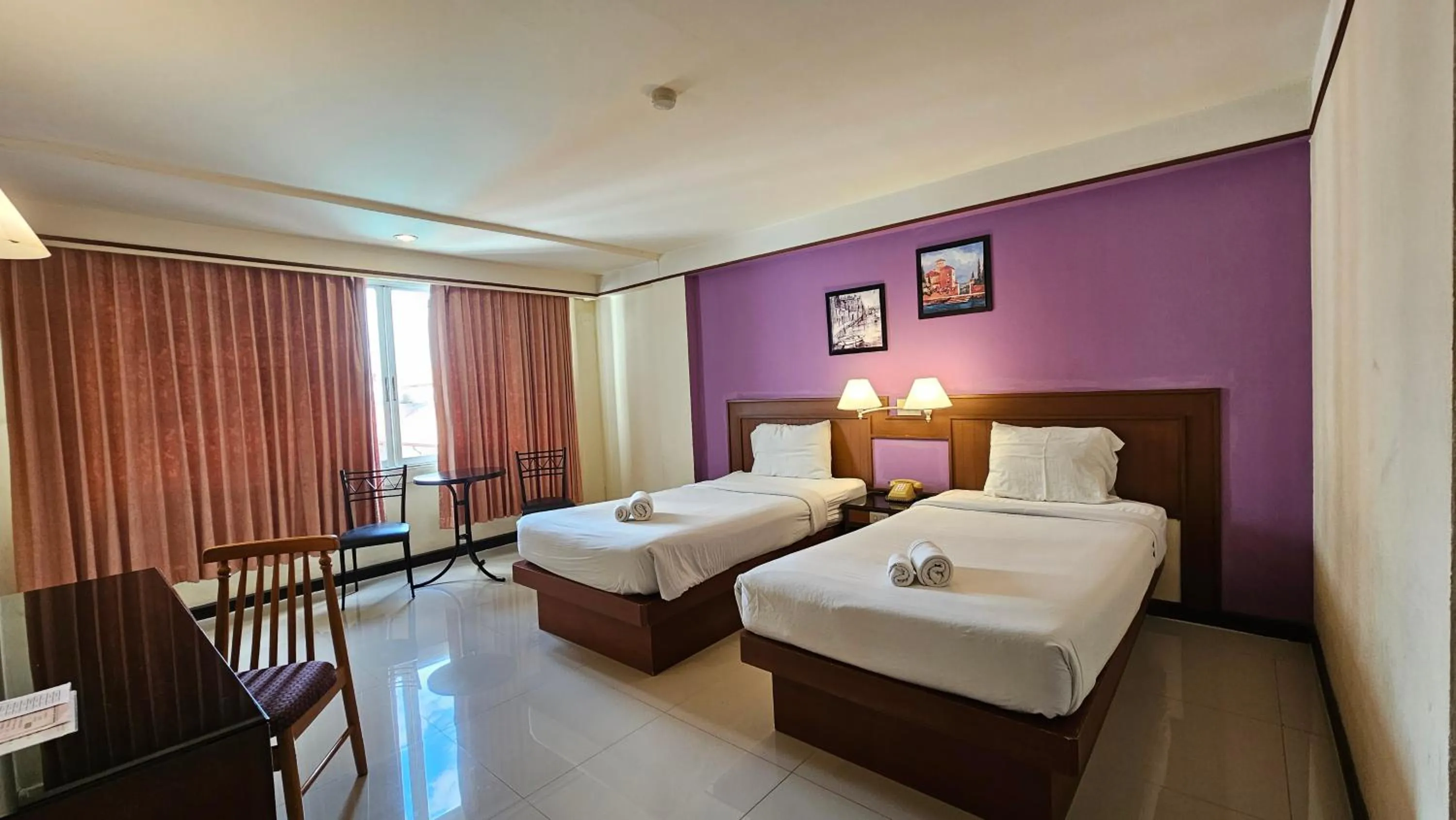 Bedroom, Bed in Songphanburi Hotel