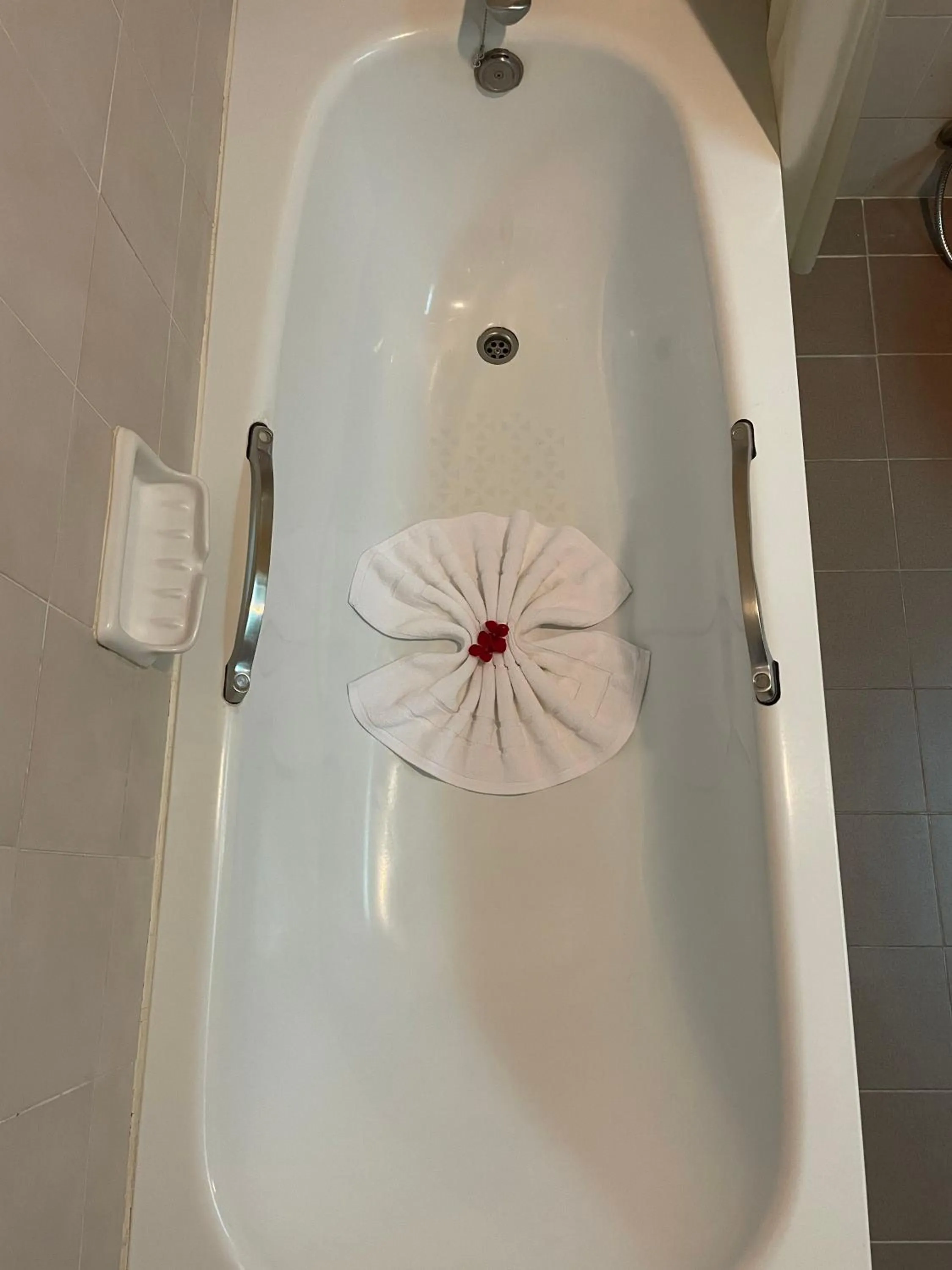 Bathroom in Songphanburi Hotel