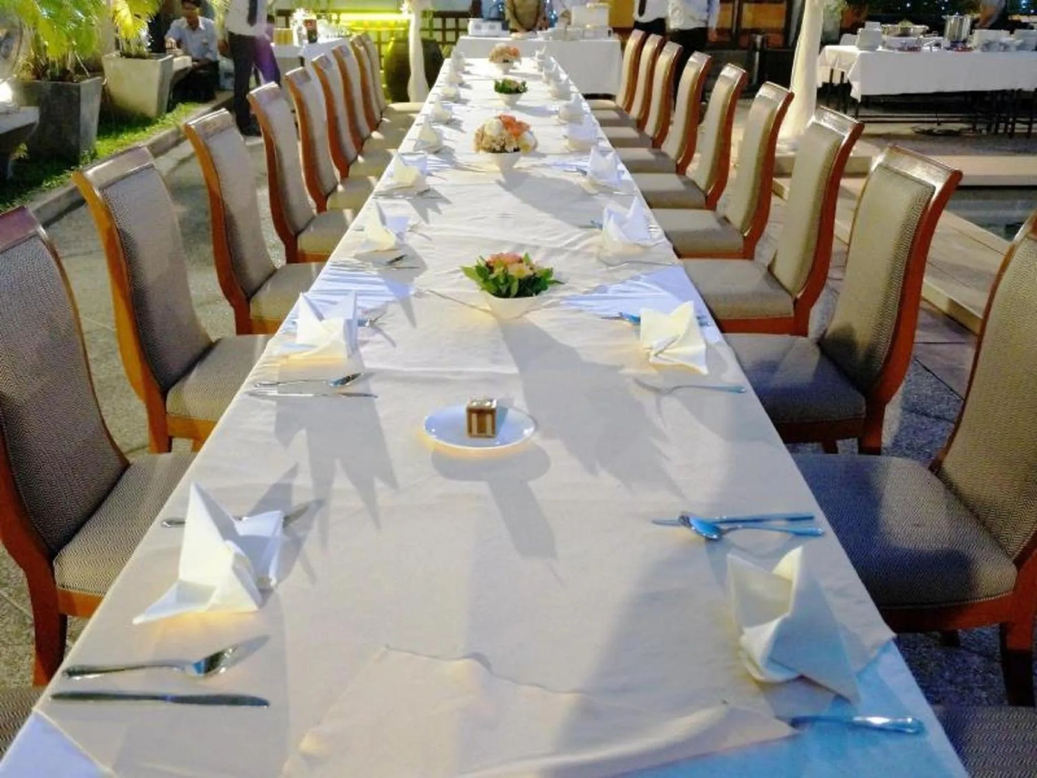 Restaurant/places to eat in Songphanburi Hotel