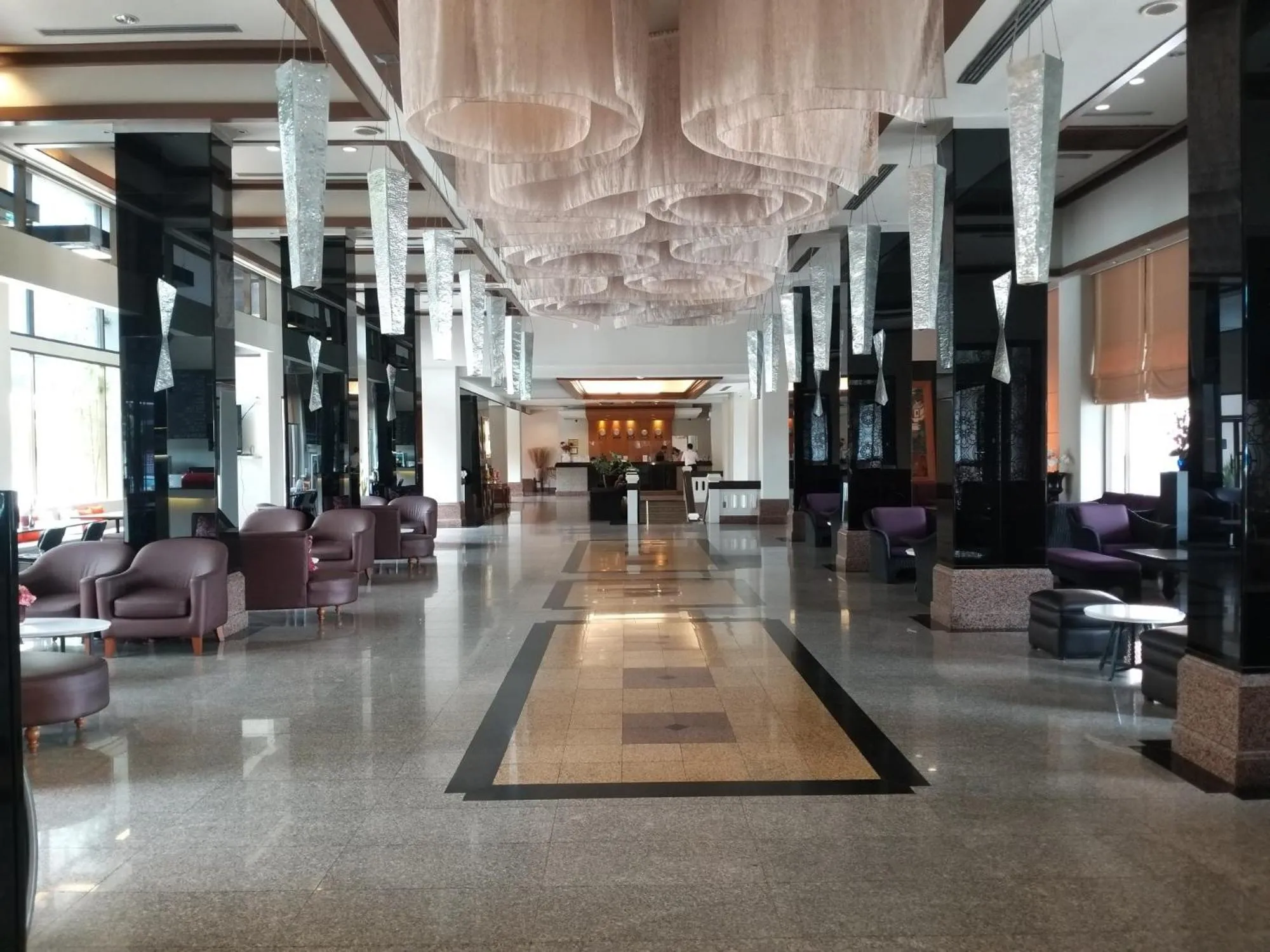 Lobby or reception in Songphanburi Hotel
