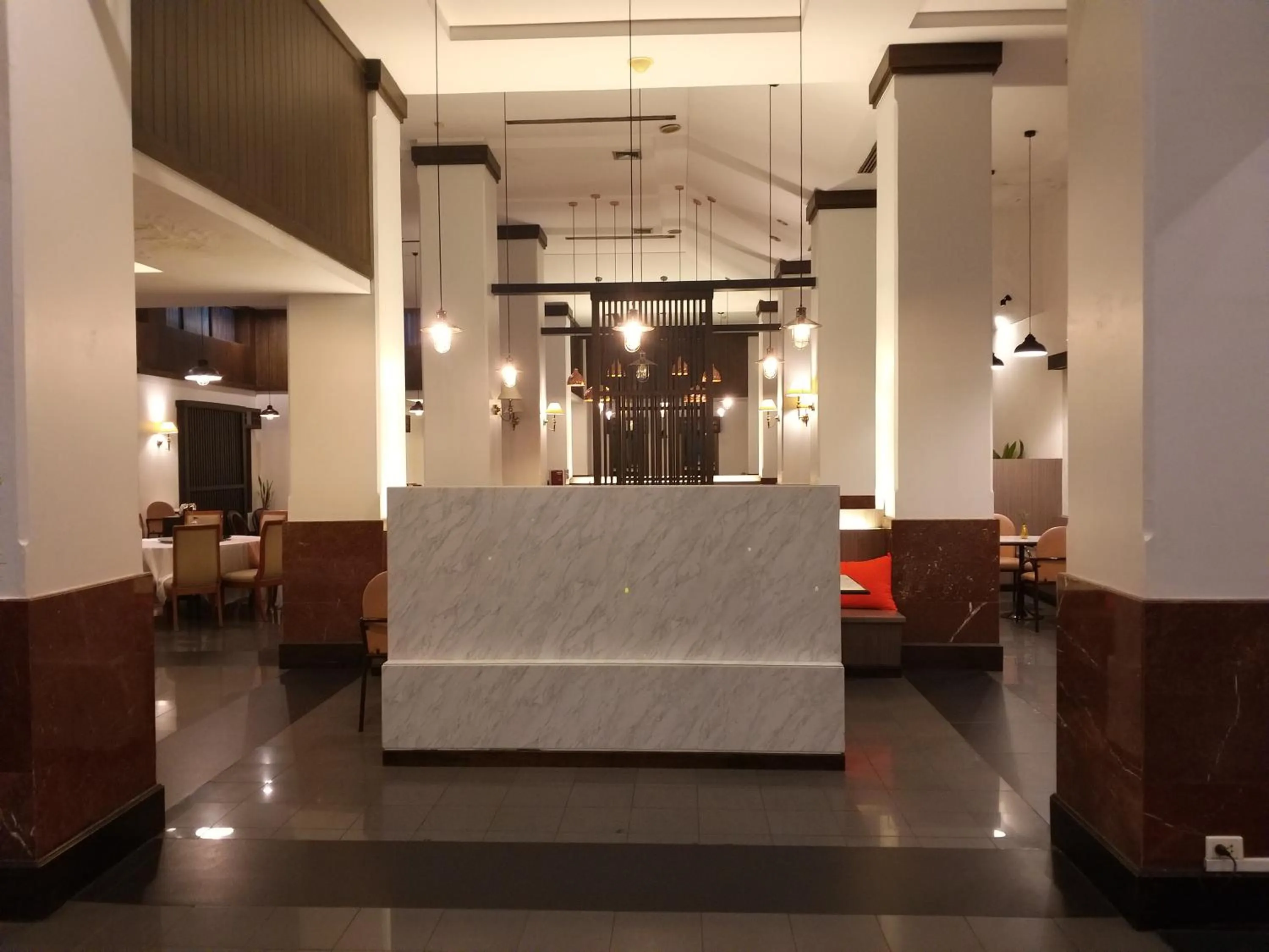 Restaurant/places to eat in Songphanburi Hotel
