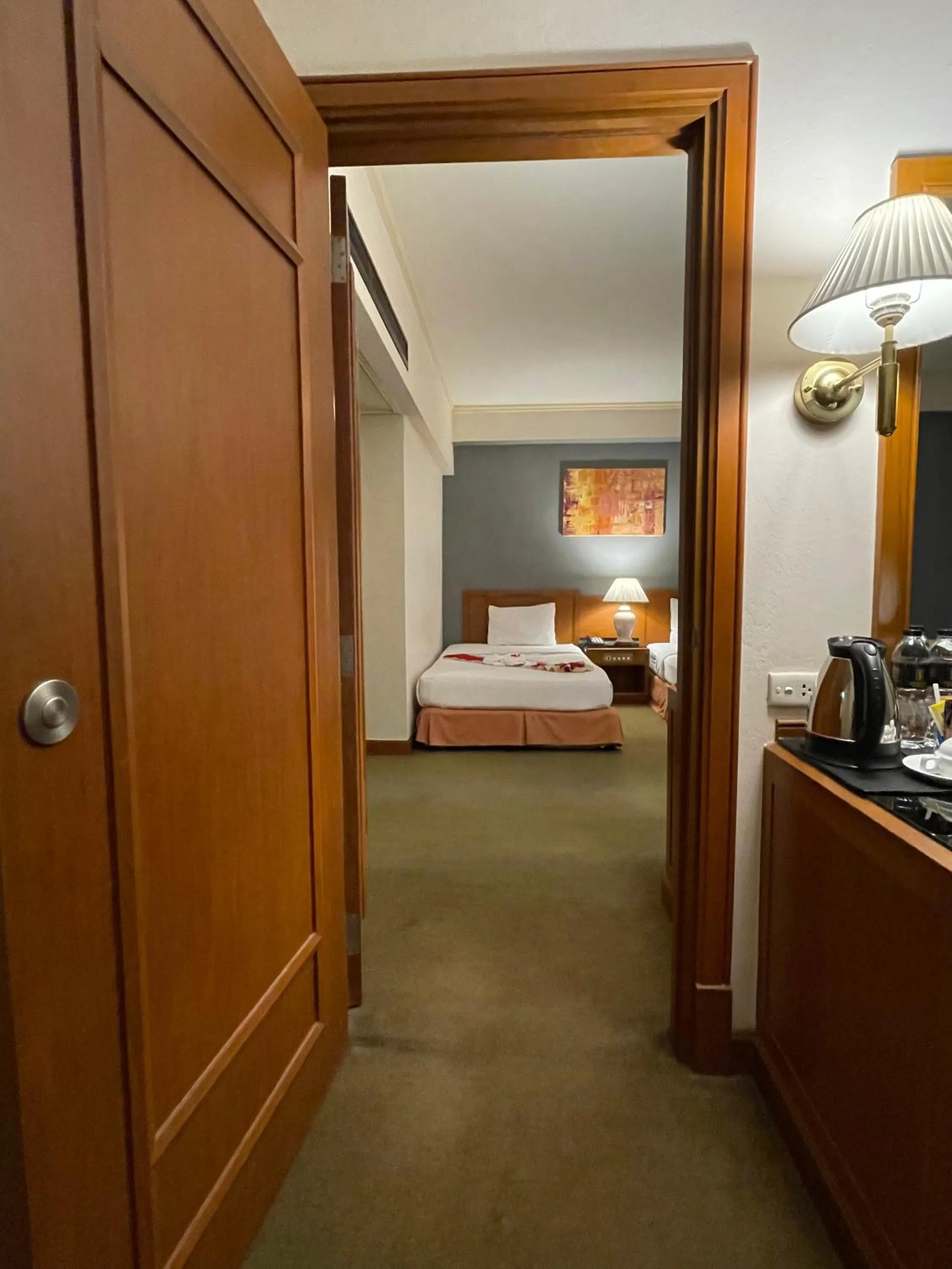 Bedroom, Bed in Songphanburi Hotel