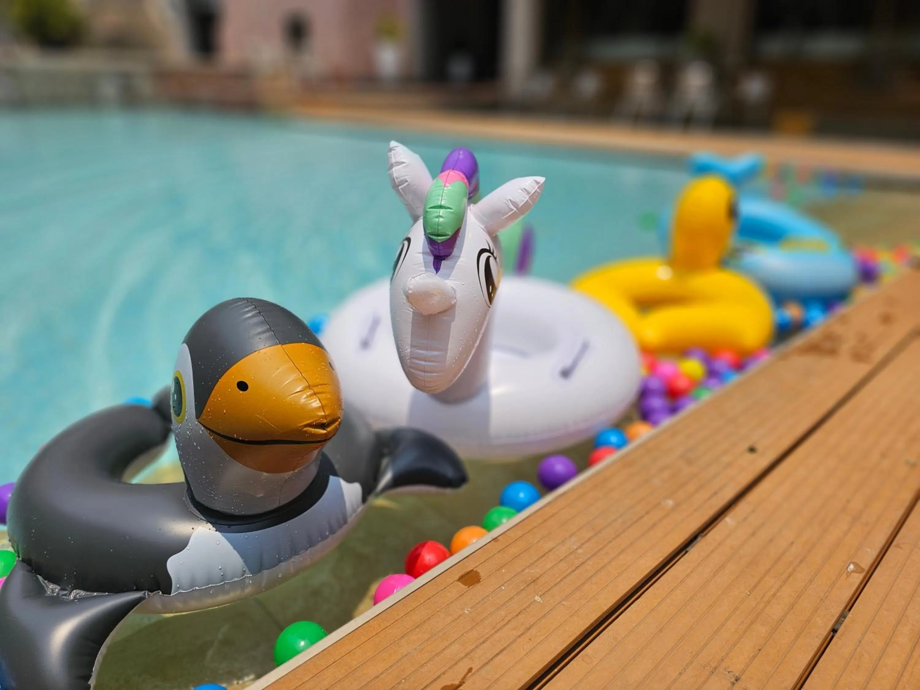 Swimming pool in Songphanburi Hotel