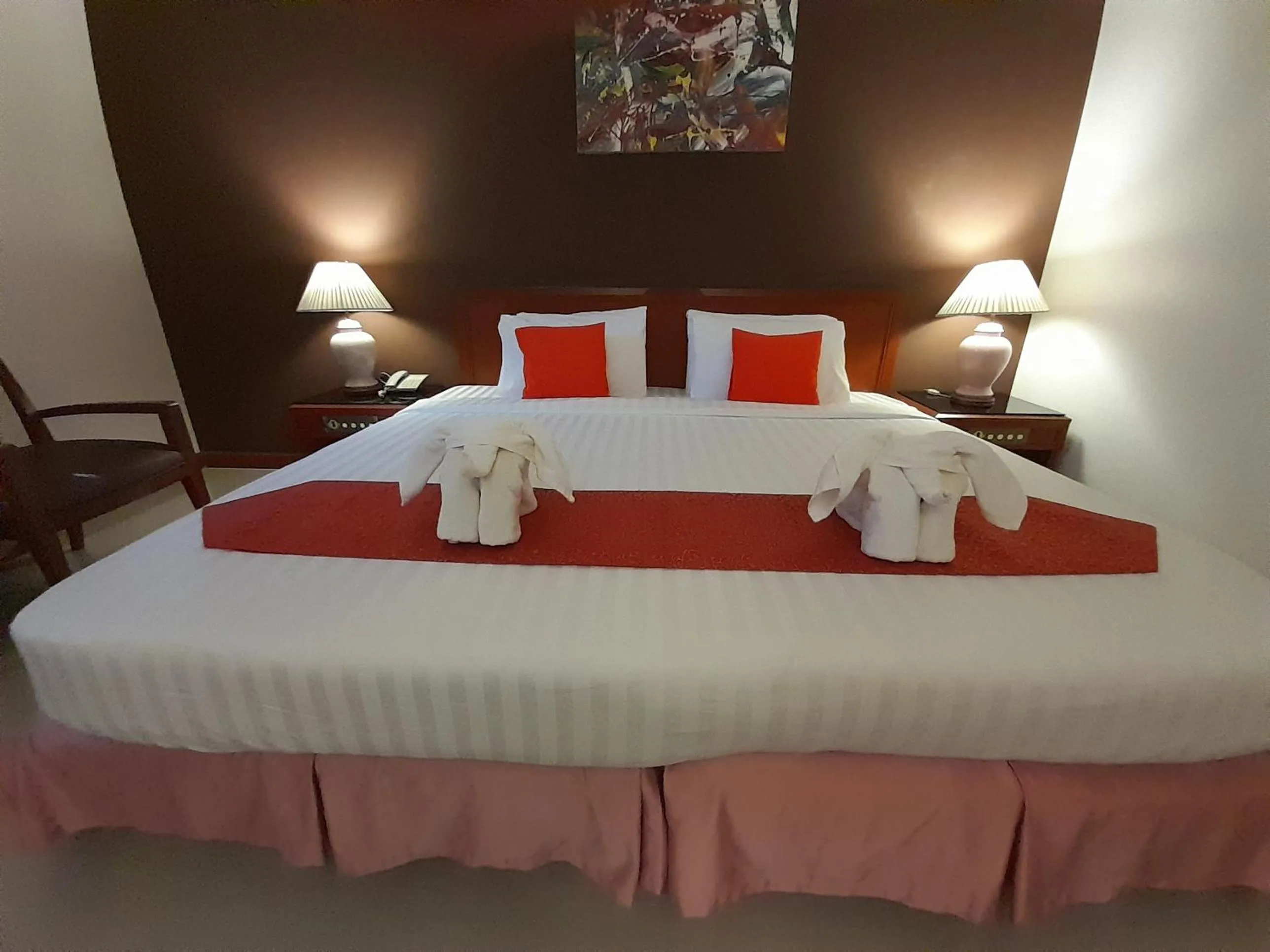 Bedroom, Bed in Songphanburi Hotel