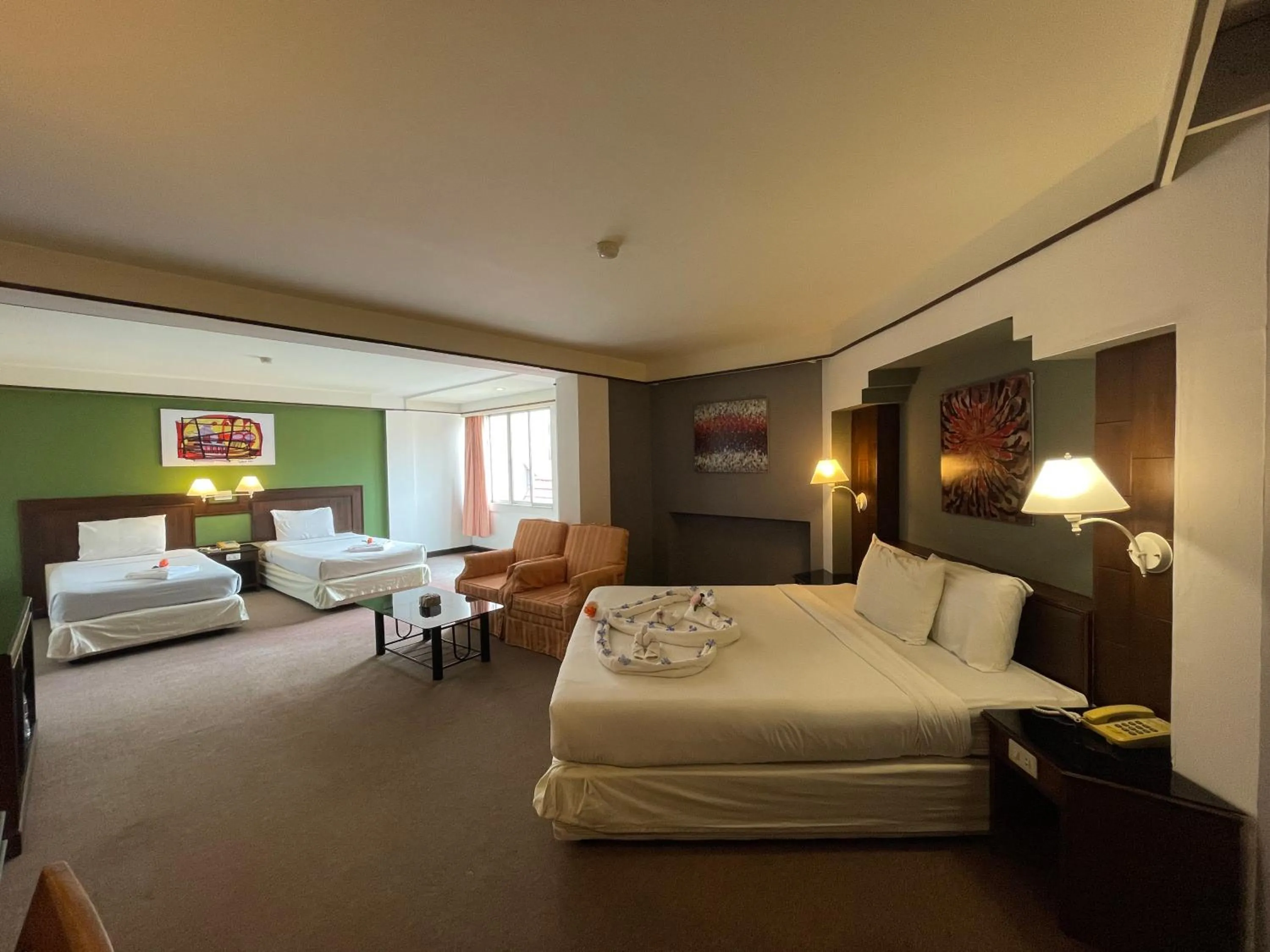 Bed in Songphanburi Hotel