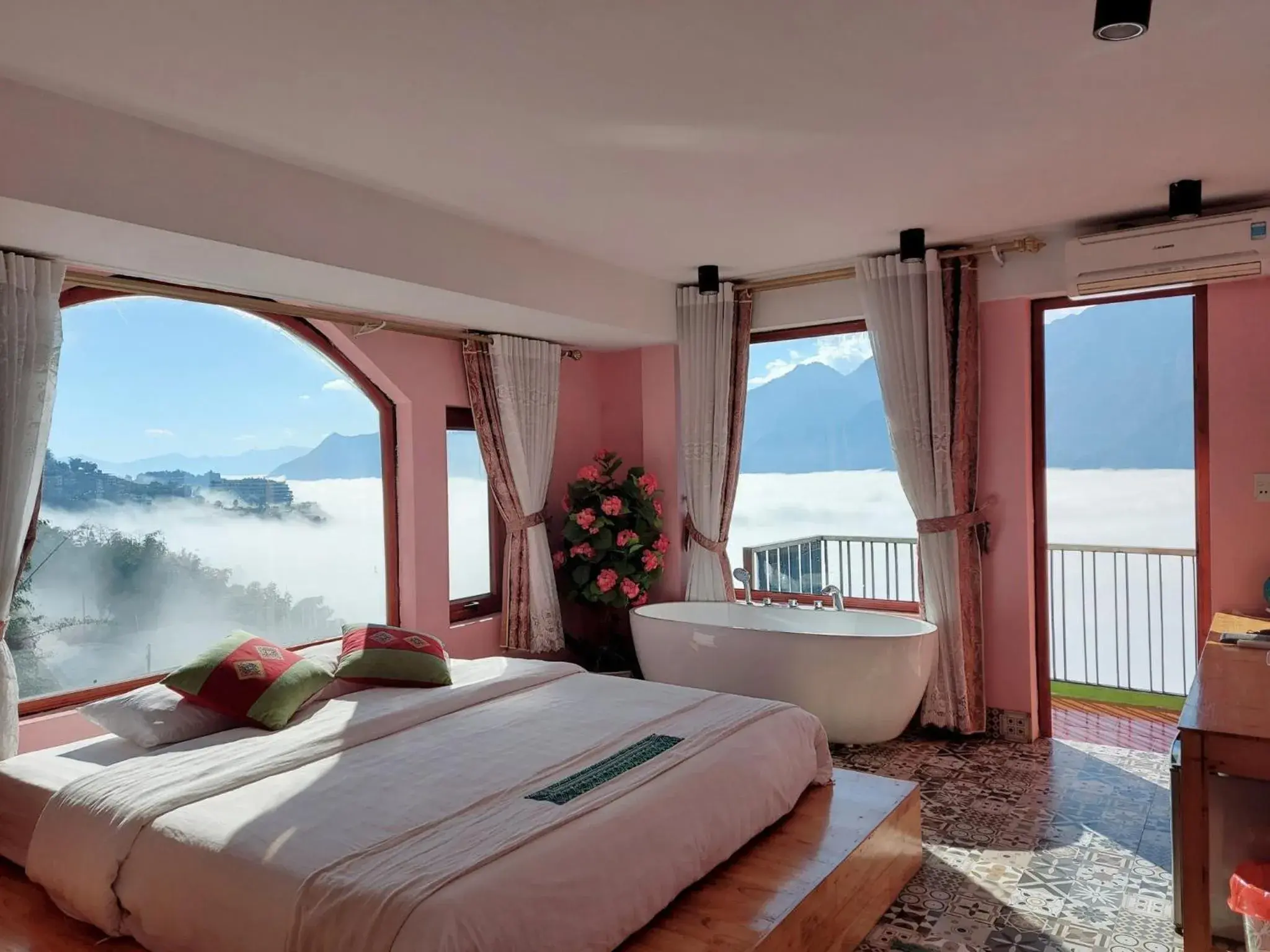 Suite with Mountain View in Sapa Scenery Hotel Suite with Mountain View in Sapa Scenery Hotel