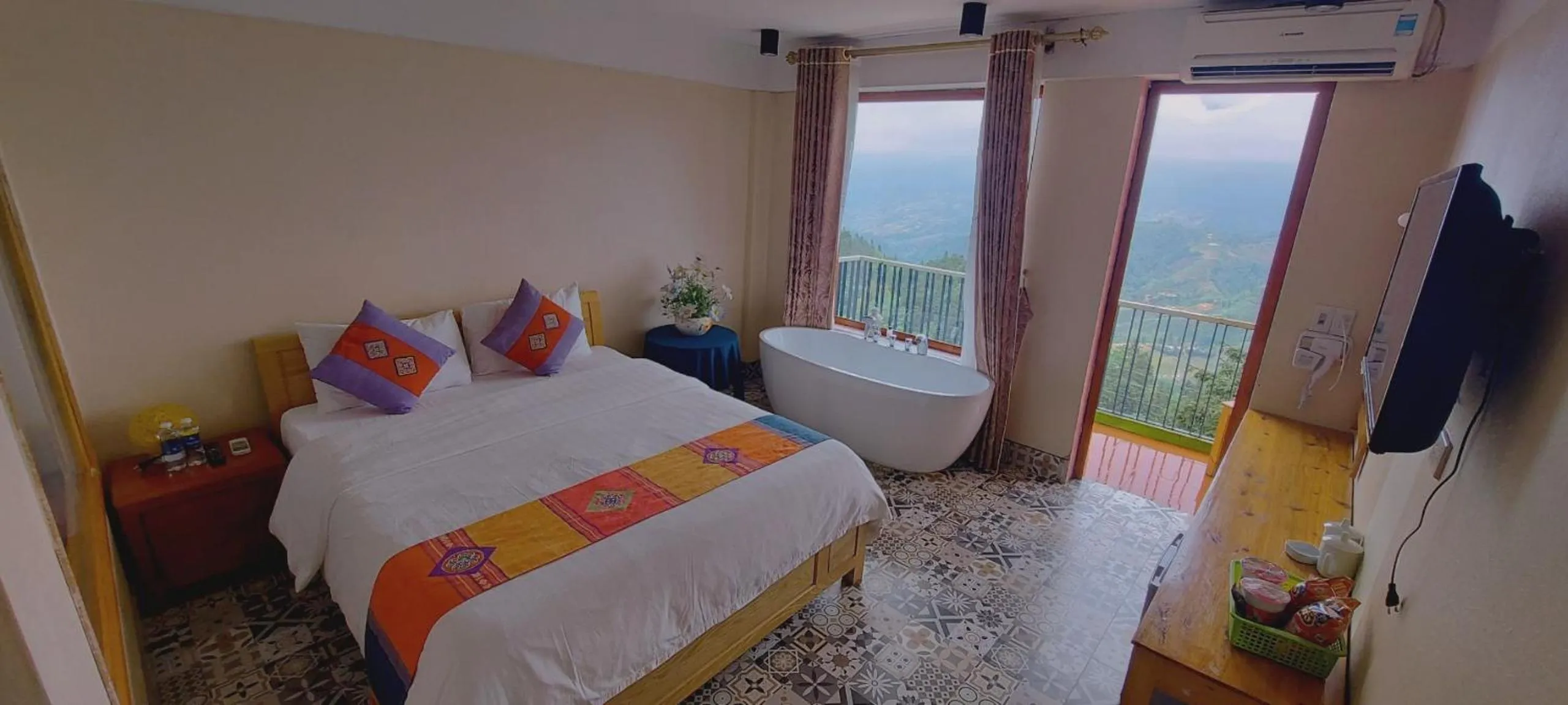 Bed in Sapa Scenery Hotel