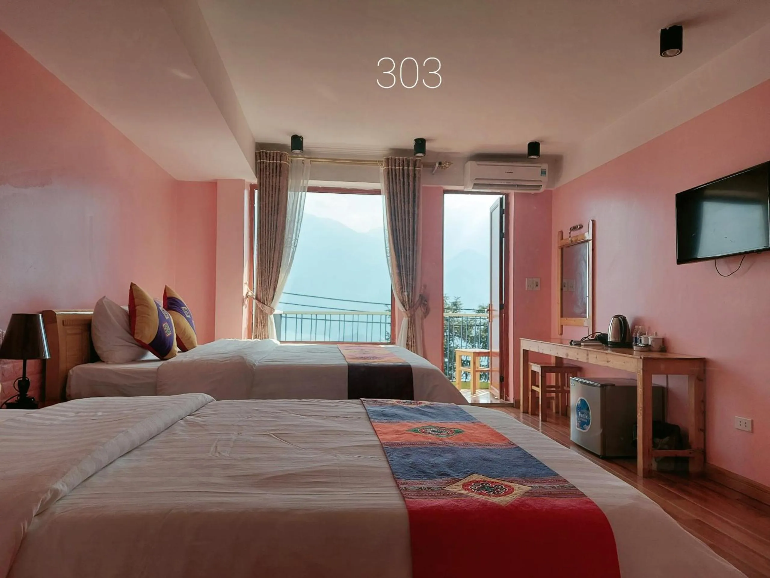 Bed in Sapa Scenery Hotel