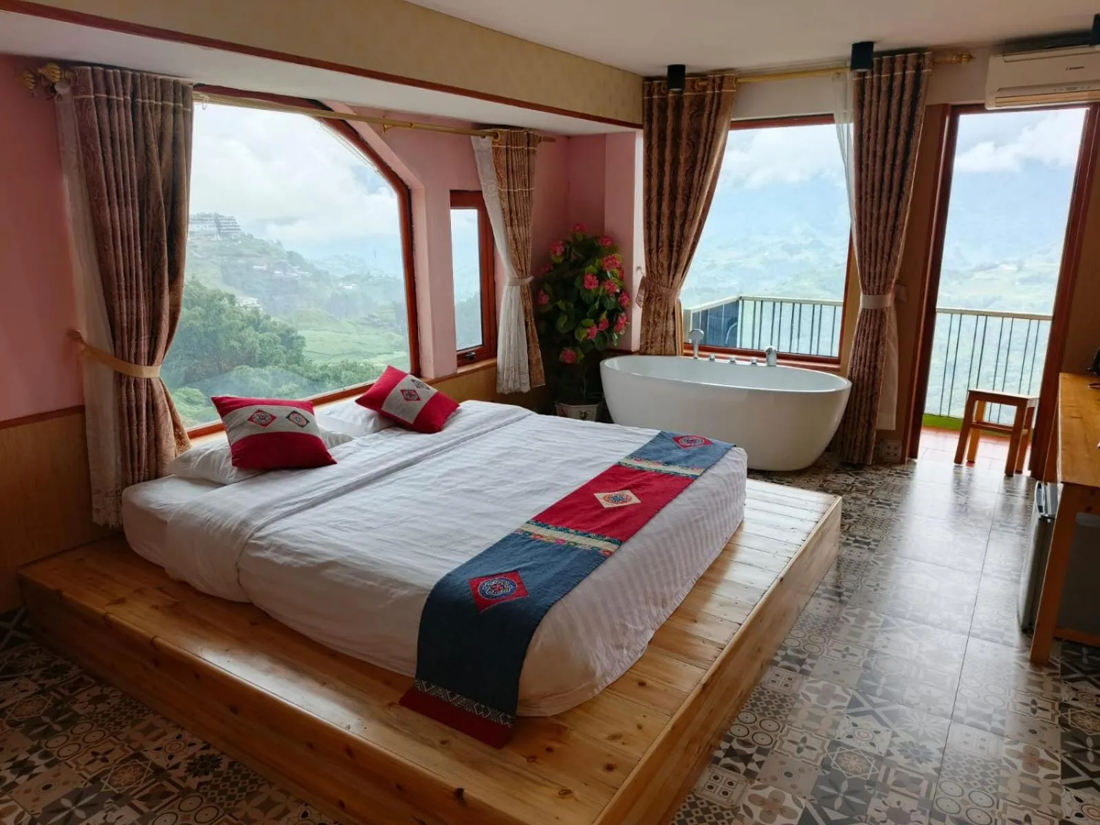 Bed in Sapa Scenery Hotel