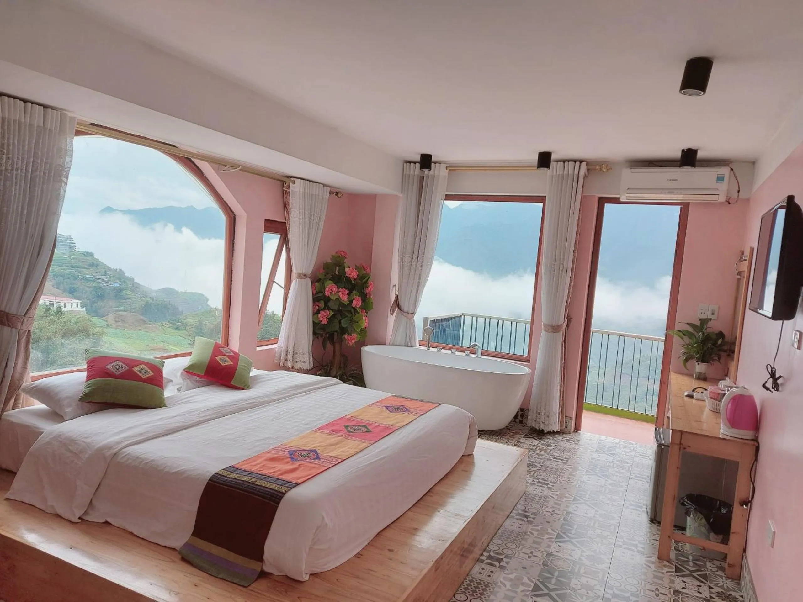 Bed in Sapa Scenery Hotel