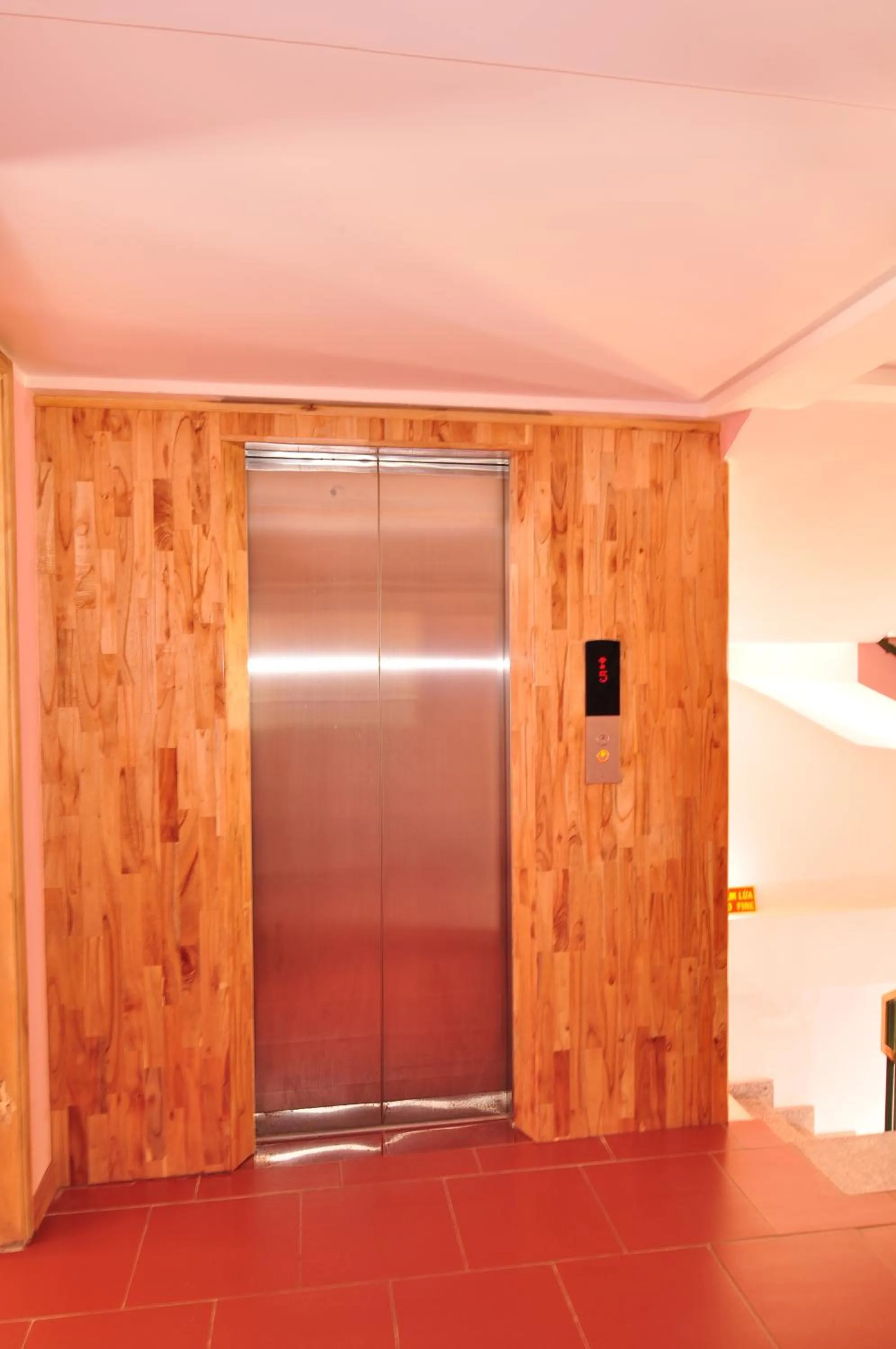 elevator in Sapa Scenery Hotel