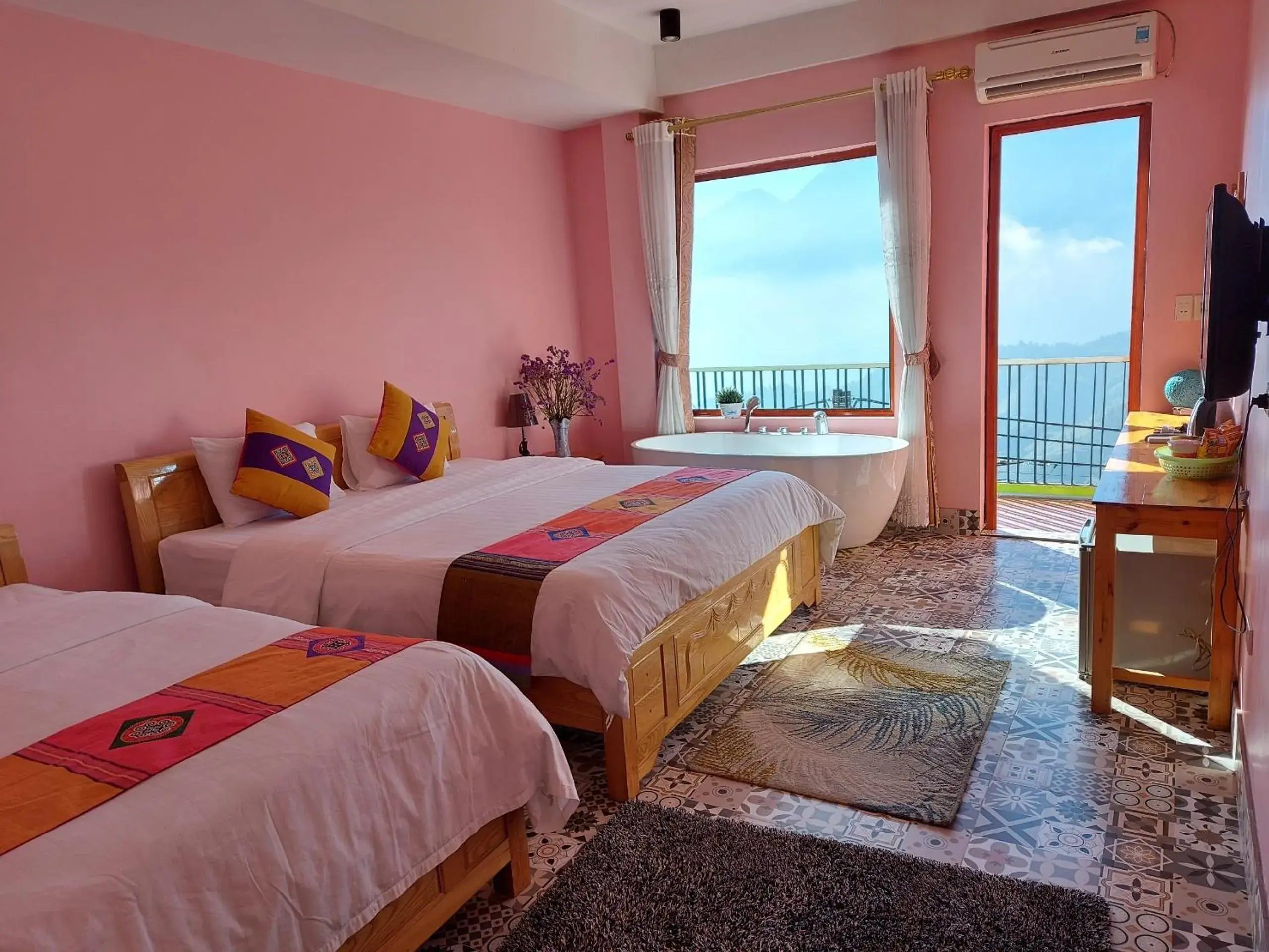 Family Room with Bath in Sapa Scenery Hotel Family Room with Bath in Sapa Scenery Hotel