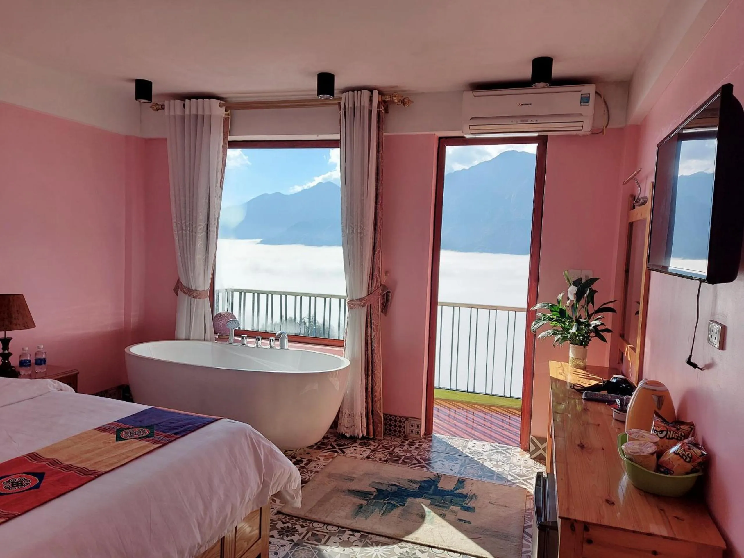 Bed in Sapa Scenery Hotel