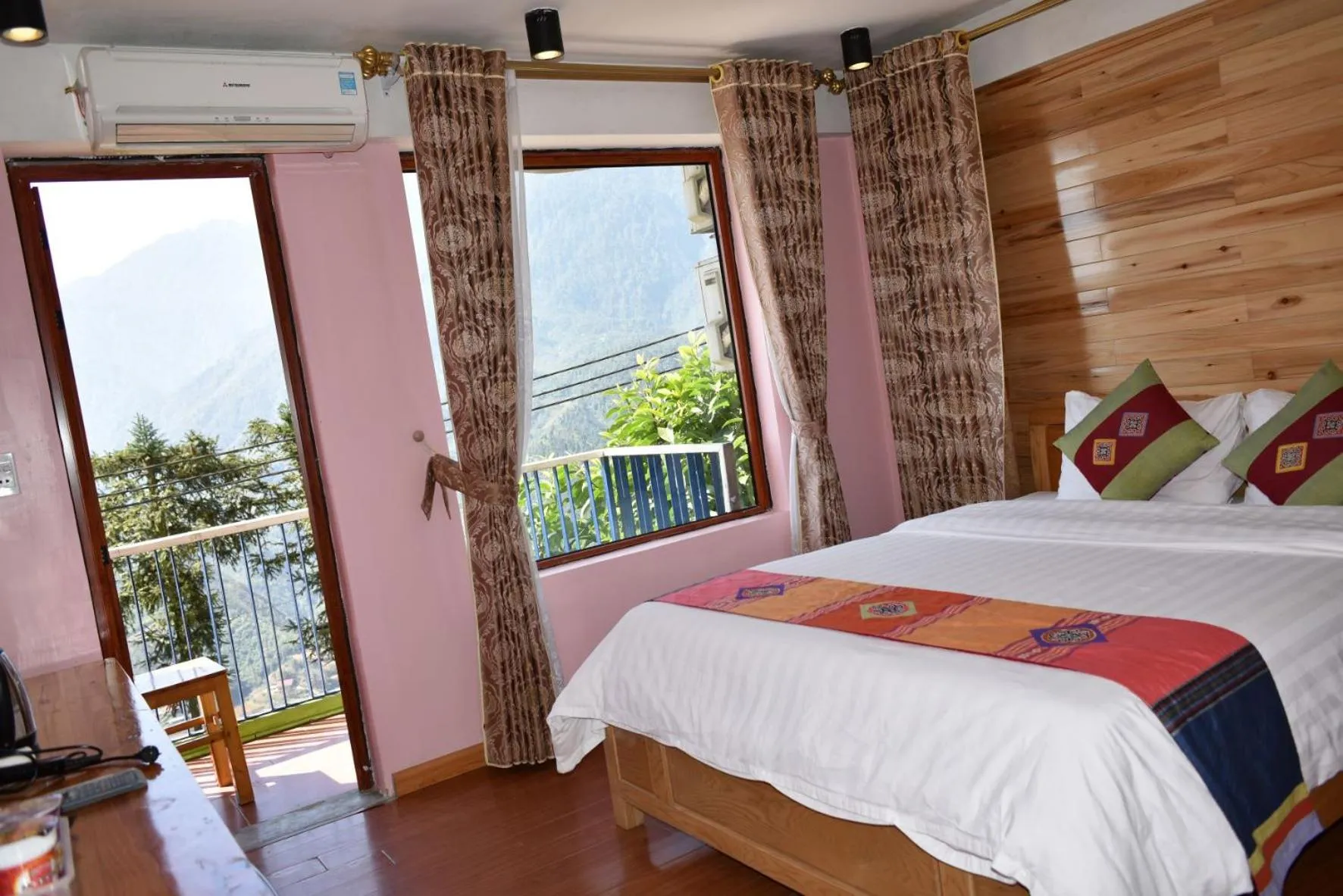 Bed in Sapa Scenery Hotel