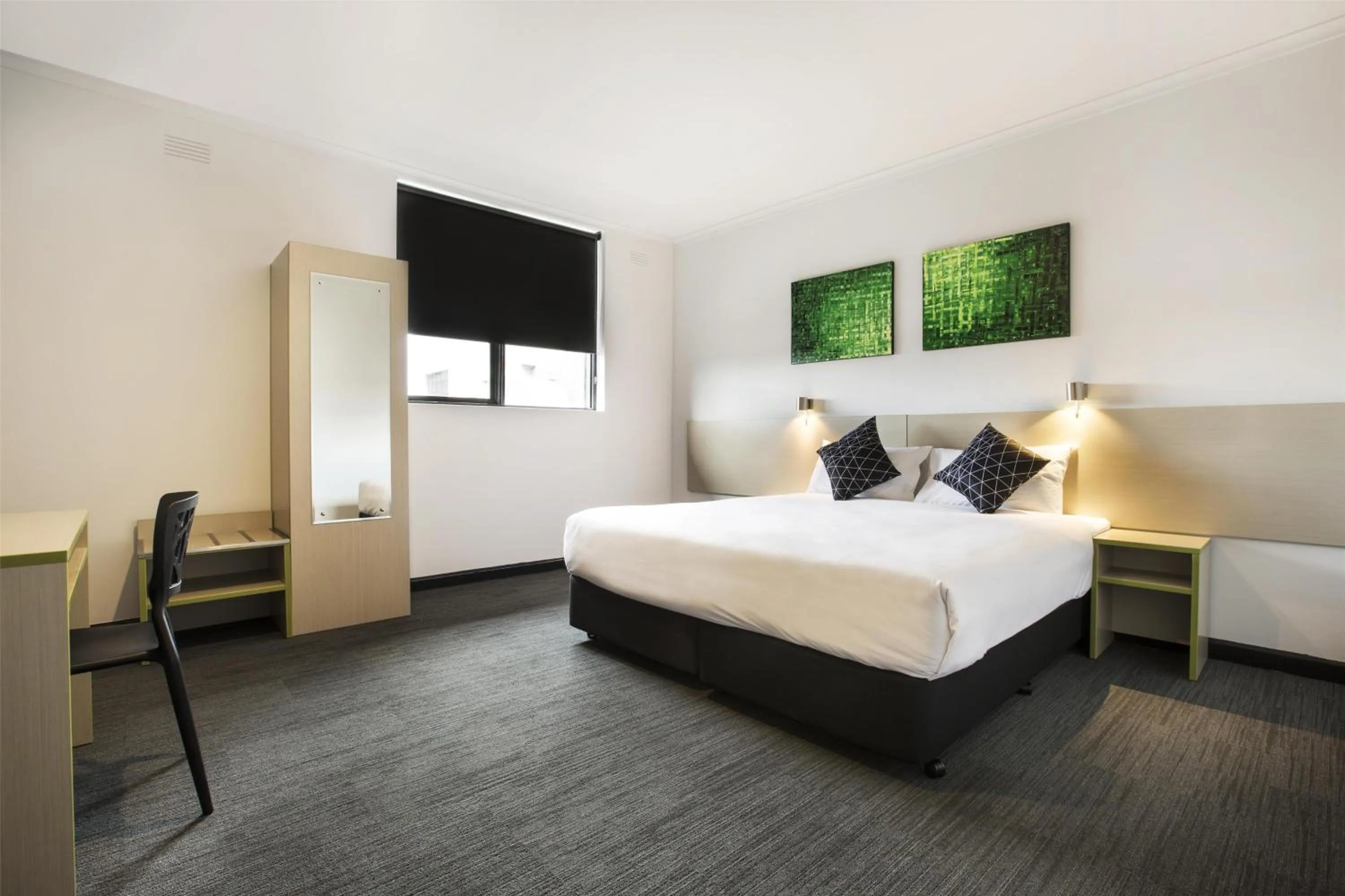 Bedroom, Bed in Nightcap at St Albans Hotel