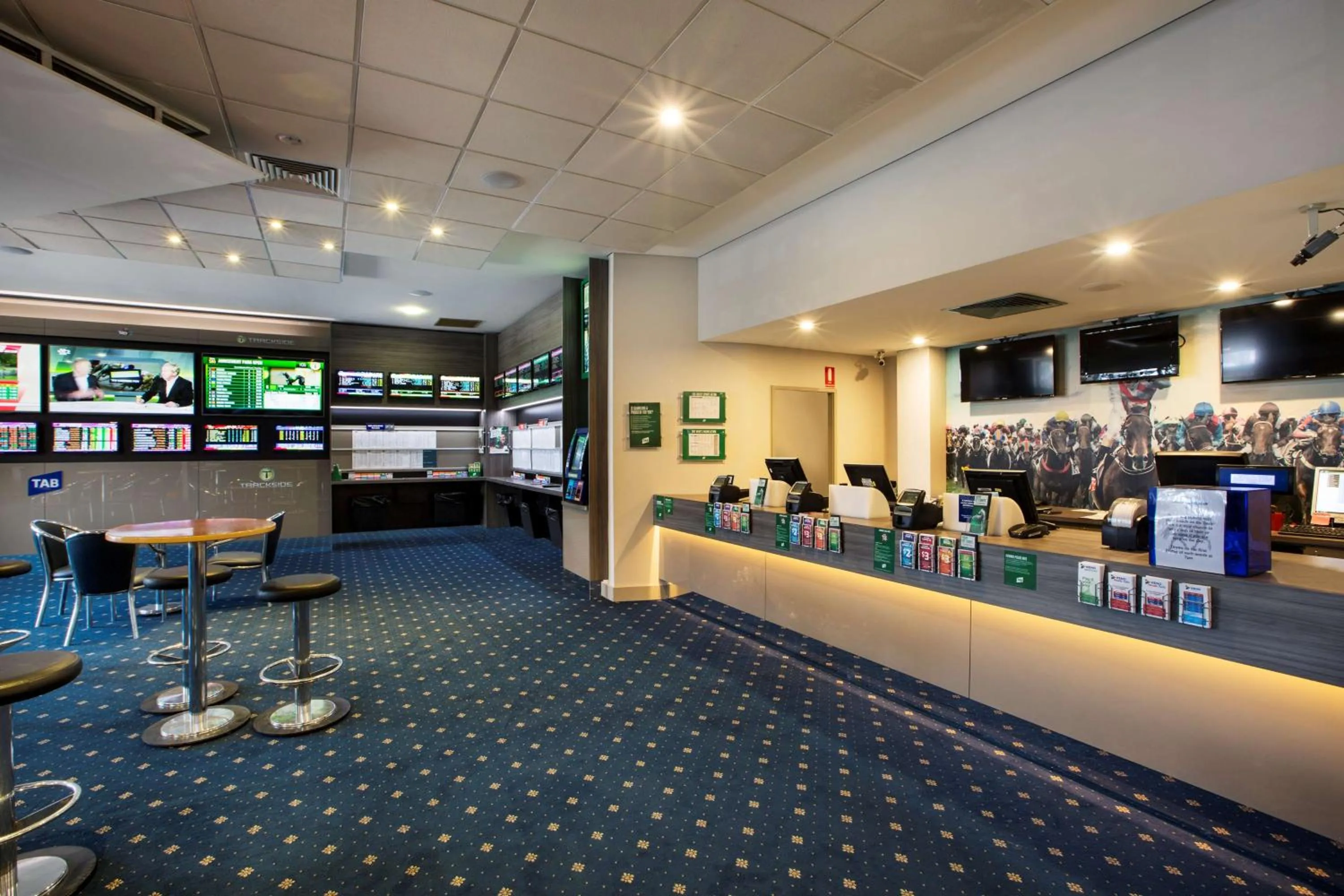 Lounge or bar in Nightcap at St Albans Hotel