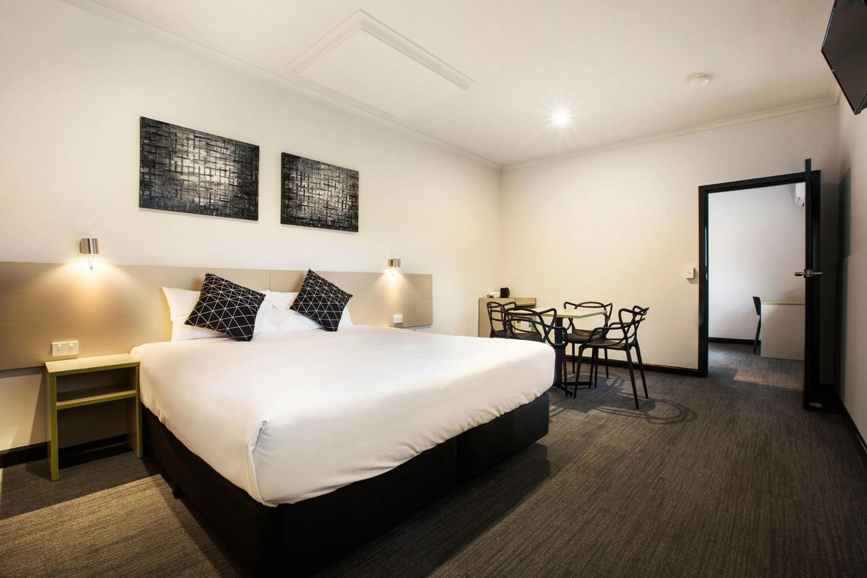 Bed in Nightcap at St Albans Hotel